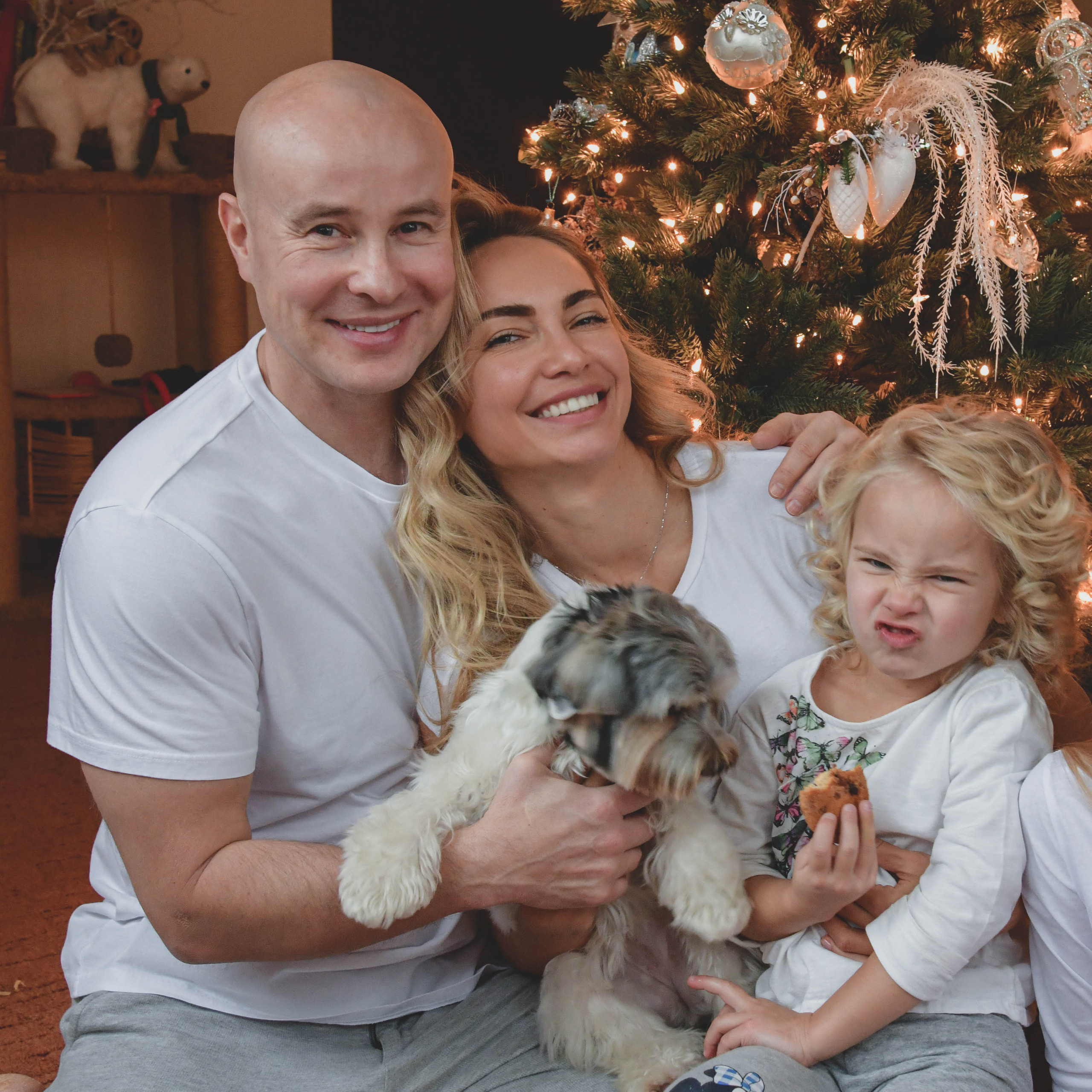 Сергій Наталья Варя Злата Підготовка до Нового року. Репортажний та сімейний фотограф Дар’я Хорошавцева