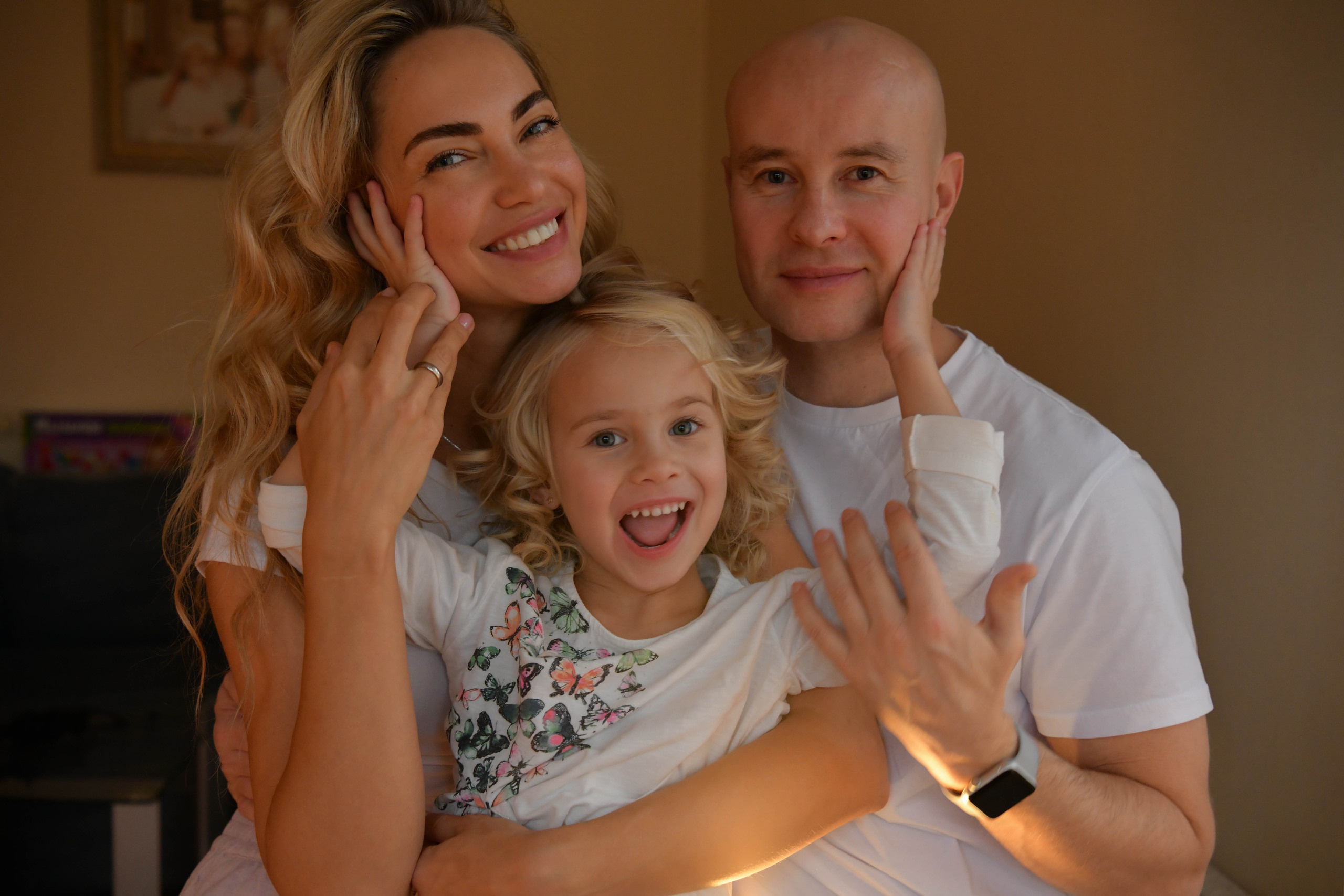 Сергій Наталья Варя Злата Підготовка до Нового року. Репортажний та сімейний фотограф Дар’я Хорошавцева