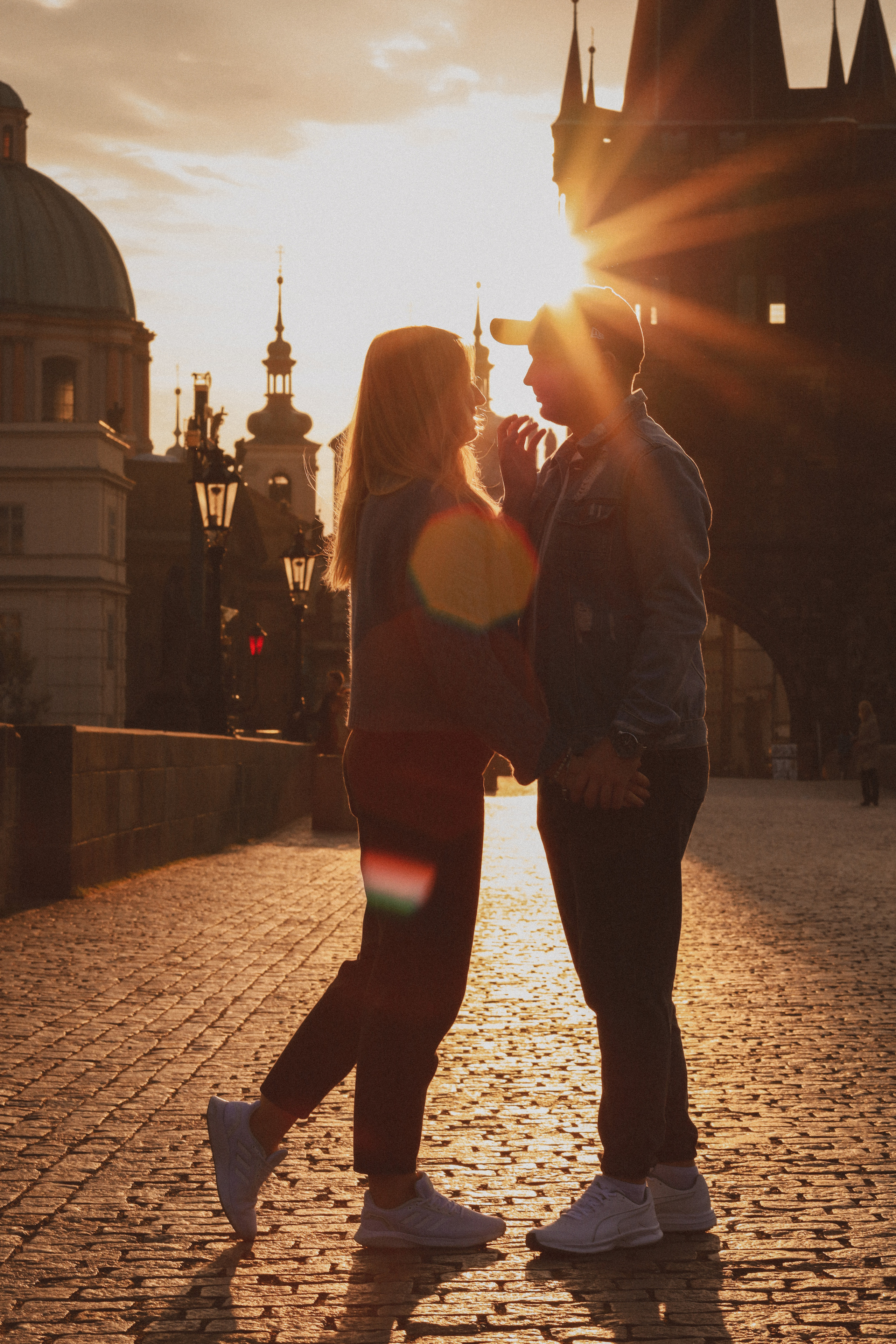 Лавстори на Карловом мосту, Прага. Fotograf Praha a Plzeň. Lovestory, svatba, portrét, rodinné focení