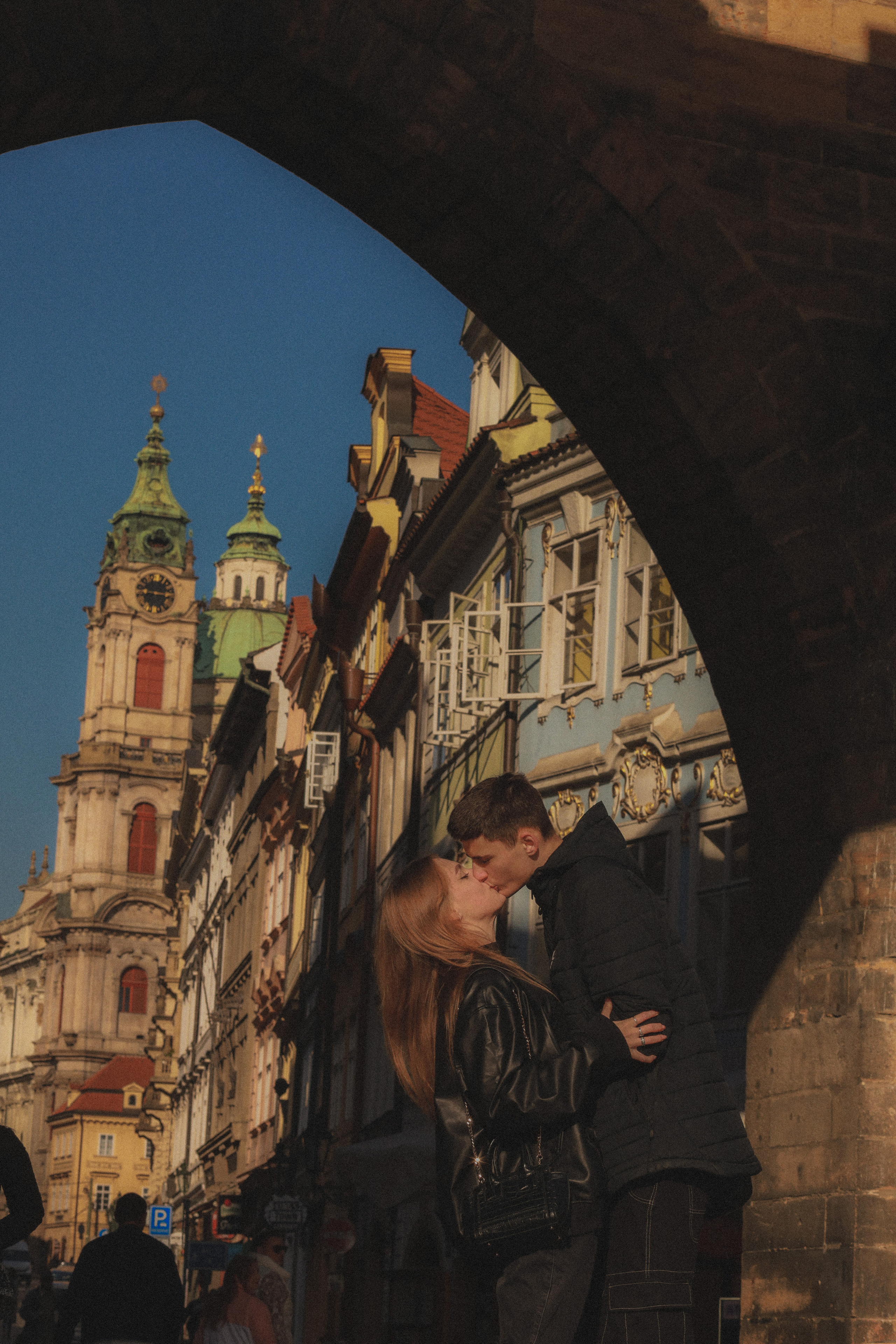 Photosession Lovestory on the Charles bridge Prague. Fotograf Praha a Plzeň. Lovestory, svatba, portrét, rodinné focení
