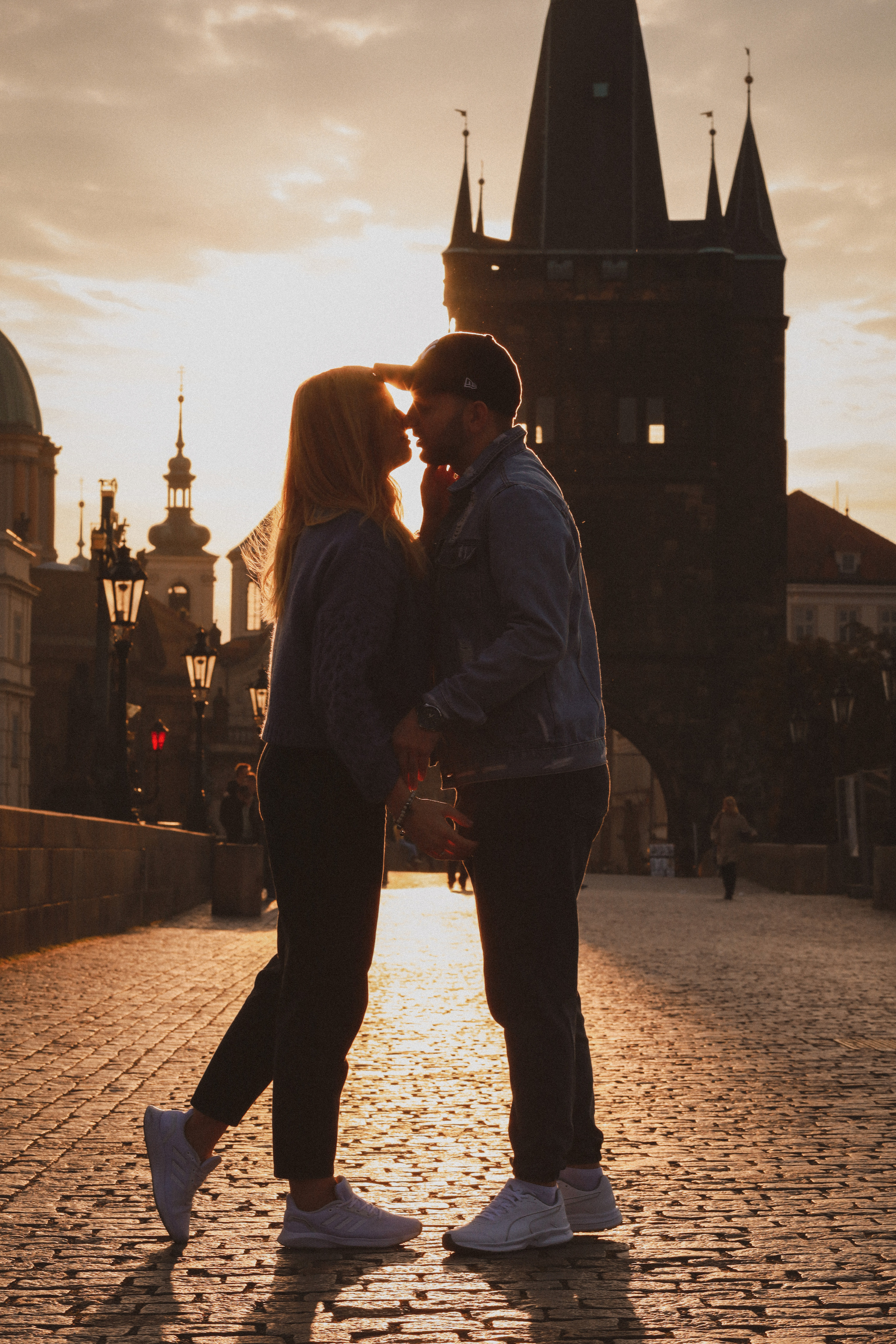 Лавстори на Карловом мосту, Прага. Fotograf Praha a Plzeň. Lovestory, svatba, portrét, rodinné focení