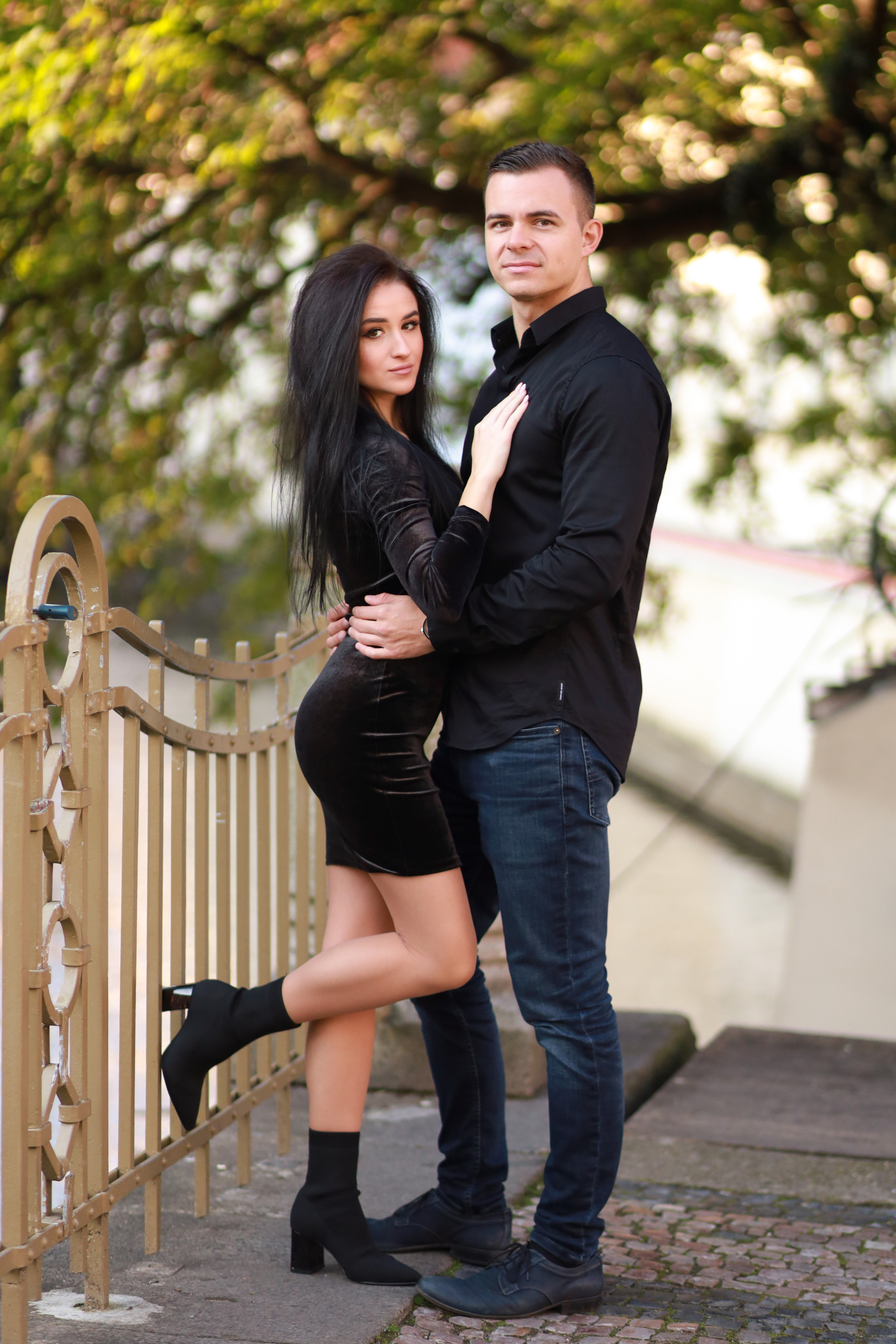 Фотосессия влюбленной пары на Карловом мосту. Fotograf Praha a Plzeň. Lovestory, svatba, portrét, rodinné focení