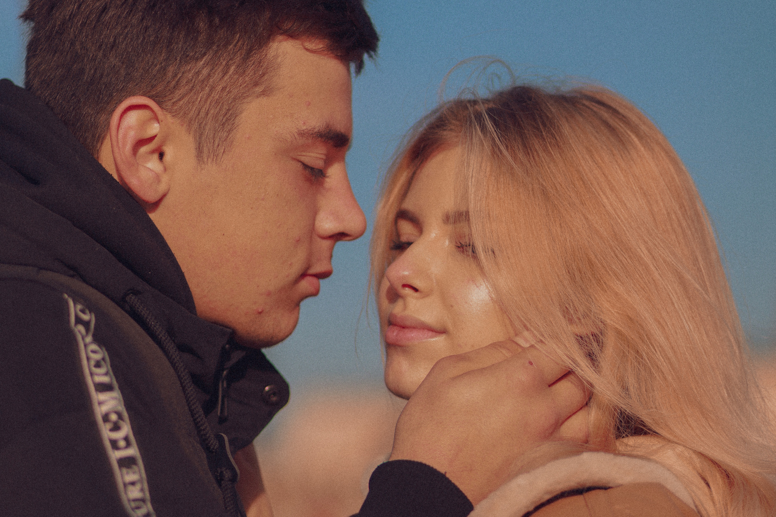 Lovestory. Fotograf Praha a Plzeň. Lovestory, svatba, portrét, rodinné focení