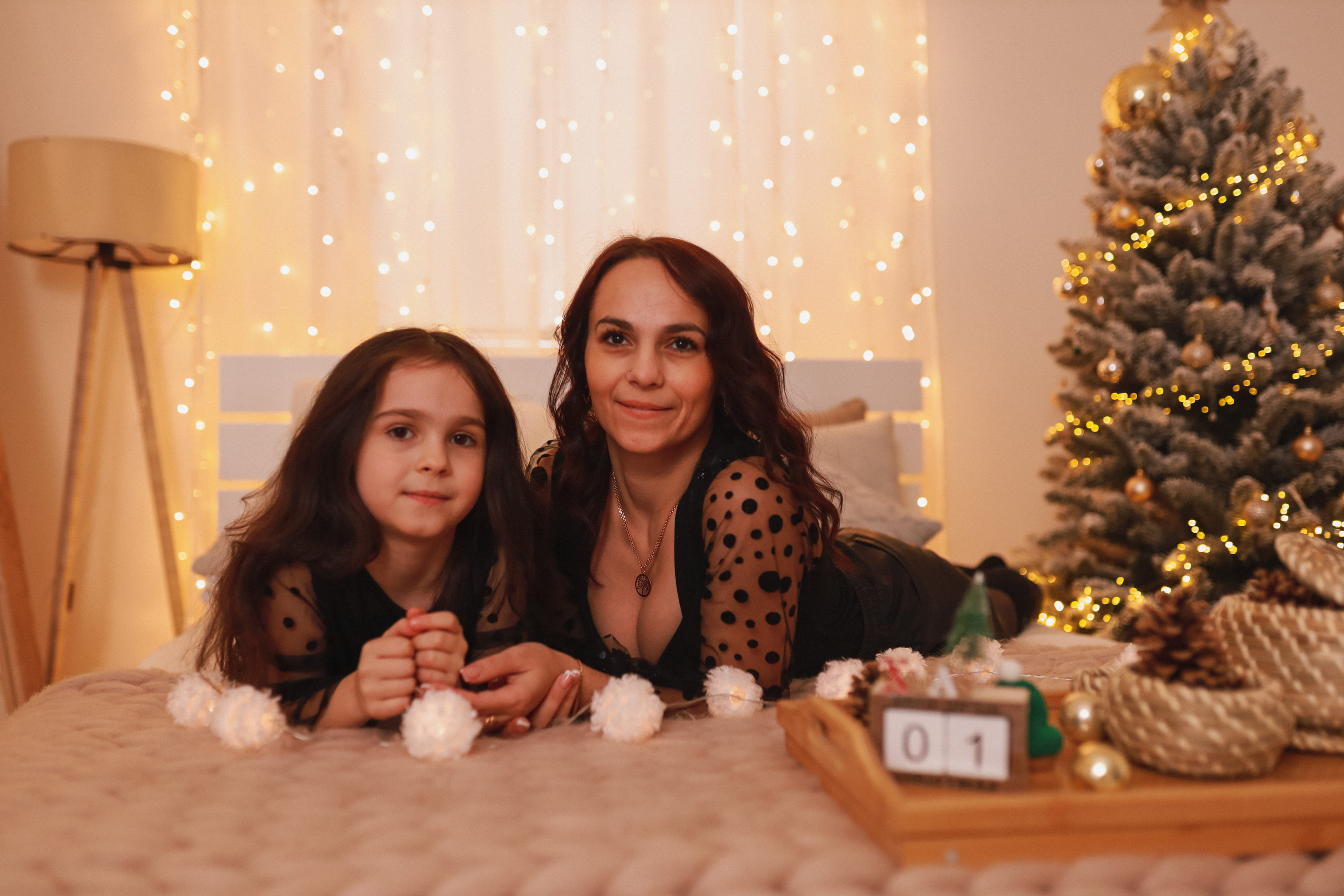 Новогодняя семейная фотосессия в студии. Fotograf Praha a Plzeň. Lovestory, svatba, portrét, rodinné focení