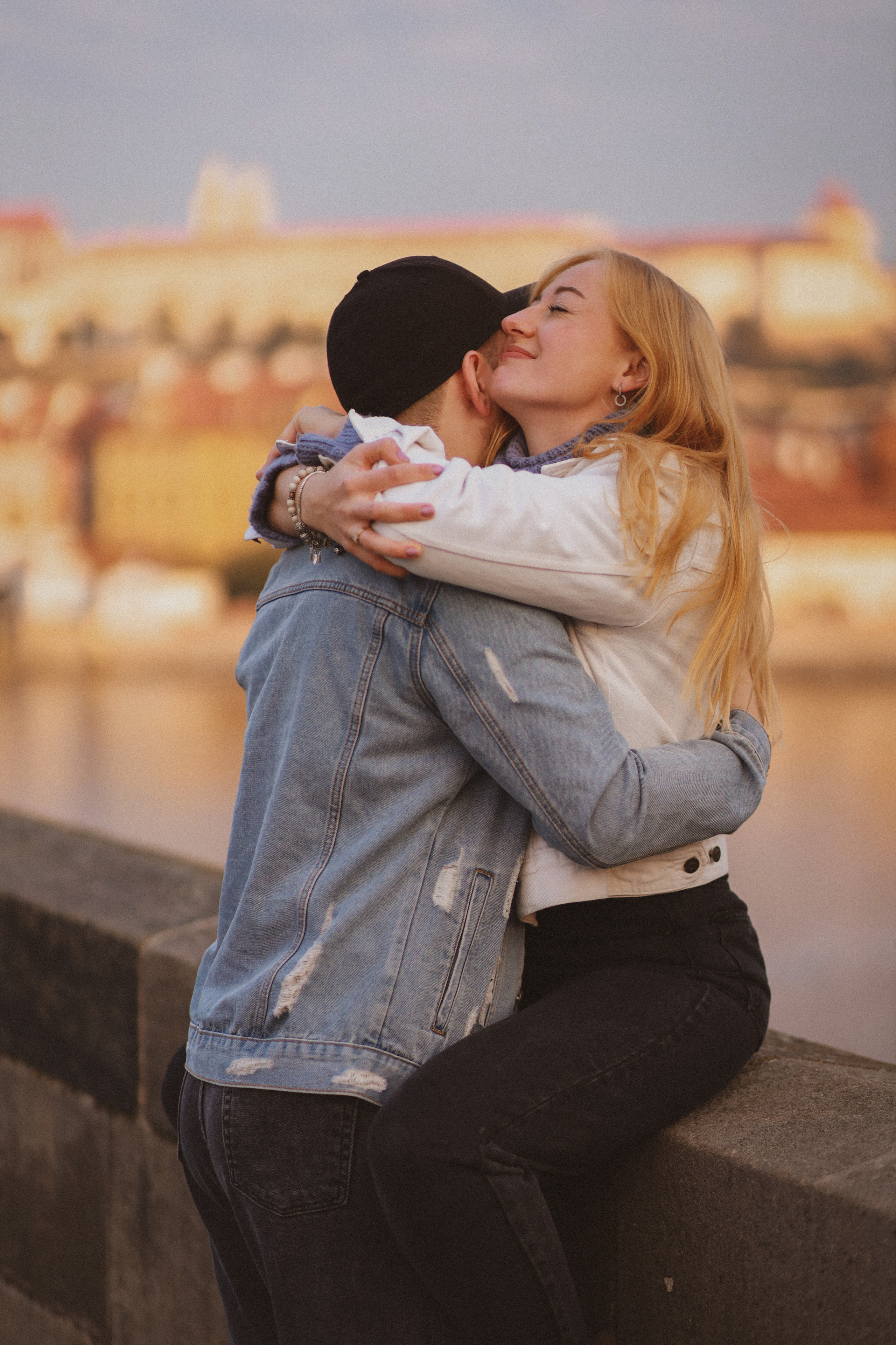 Лавстори на Карловом мосту, Прага. Fotograf Praha a Plzeň. Lovestory, svatba, portrét, rodinné focení