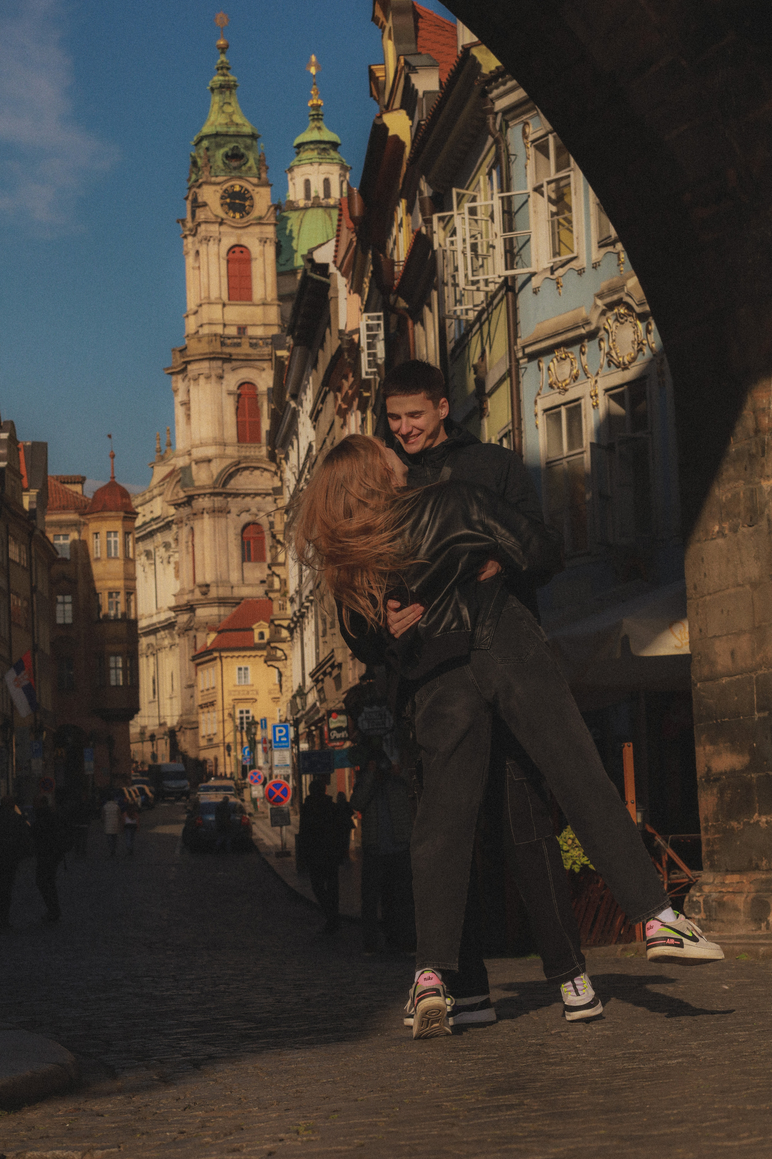Photosession Lovestory on the Charles bridge Prague. Fotograf Praha a Plzeň. Lovestory, svatba, portrét, rodinné focení