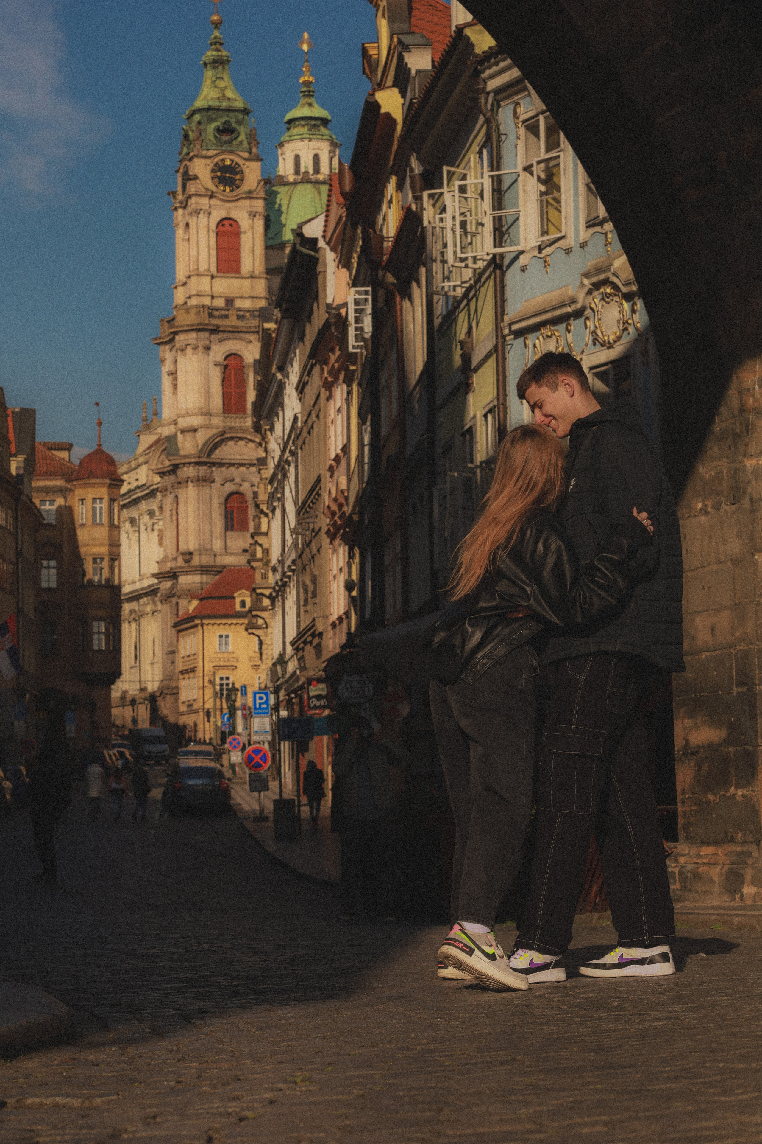 Photosession Lovestory on the Charles bridge Prague. Fotograf Praha a Plzeň. Lovestory, svatba, portrét, rodinné focení