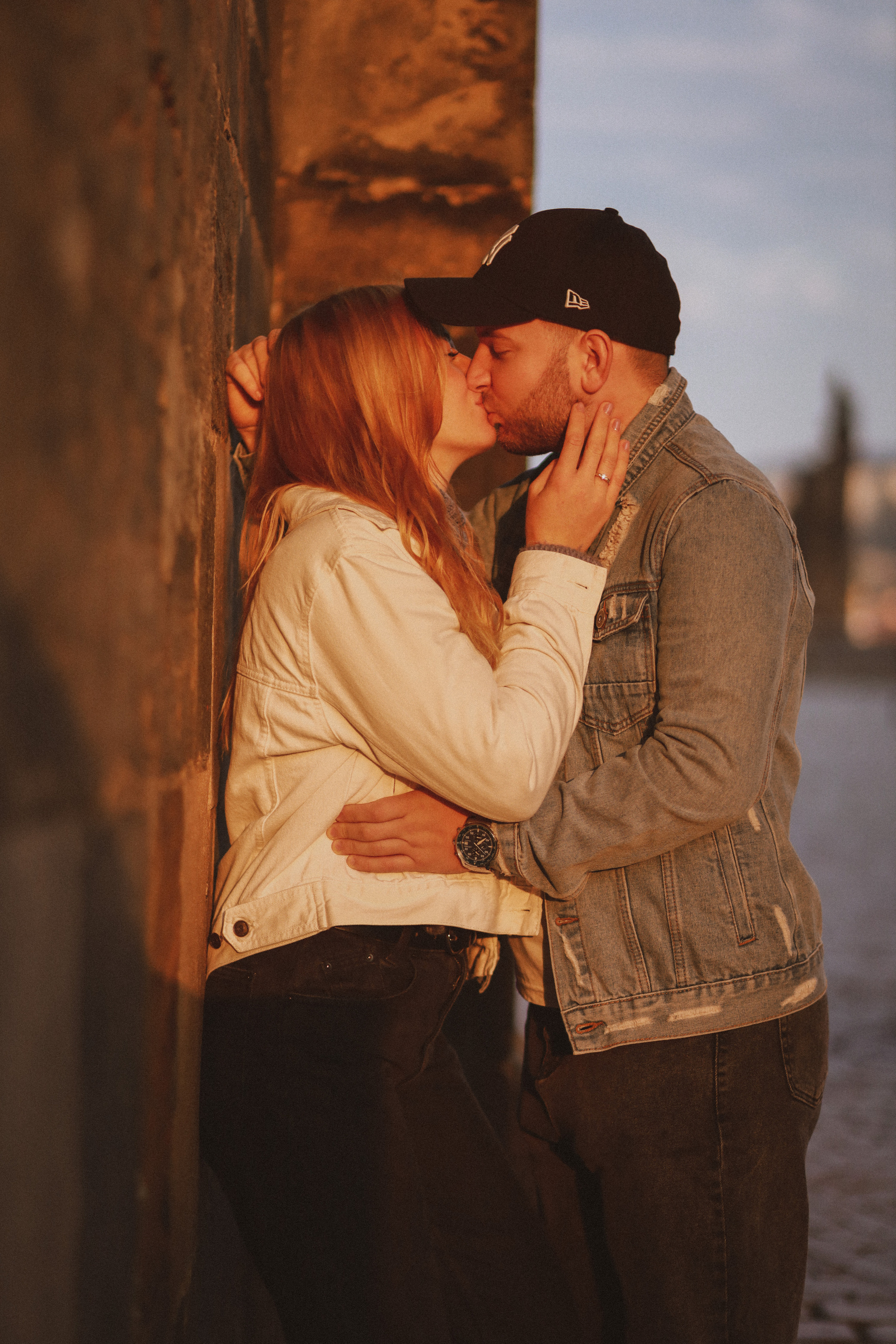 Лавстори на Карловом мосту, Прага. Fotograf Praha a Plzeň. Lovestory, svatba, portrét, rodinné focení