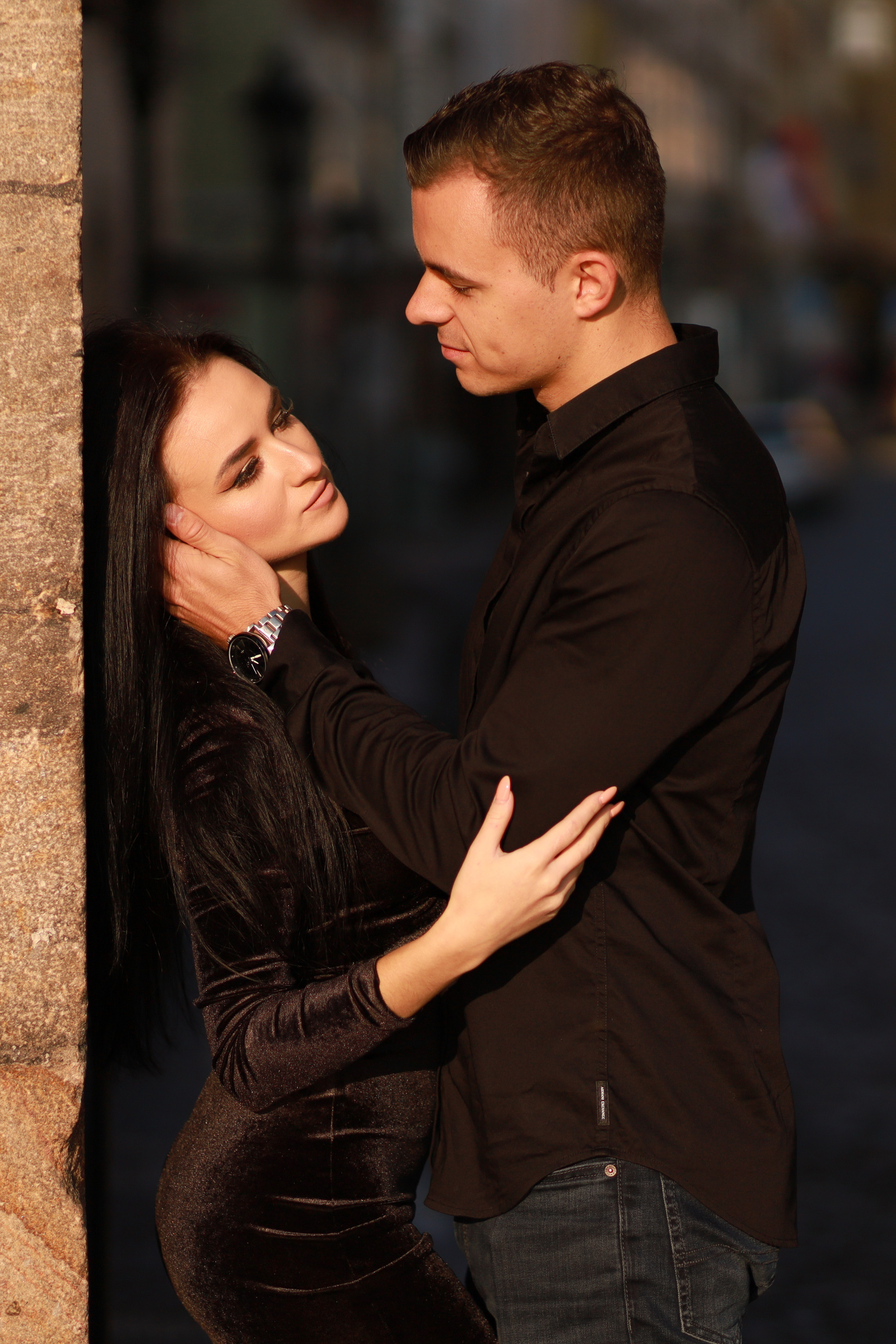 Фотосессия влюбленной пары на Карловом мосту. Fotograf Praha a Plzeň. Lovestory, svatba, portrét, rodinné focení