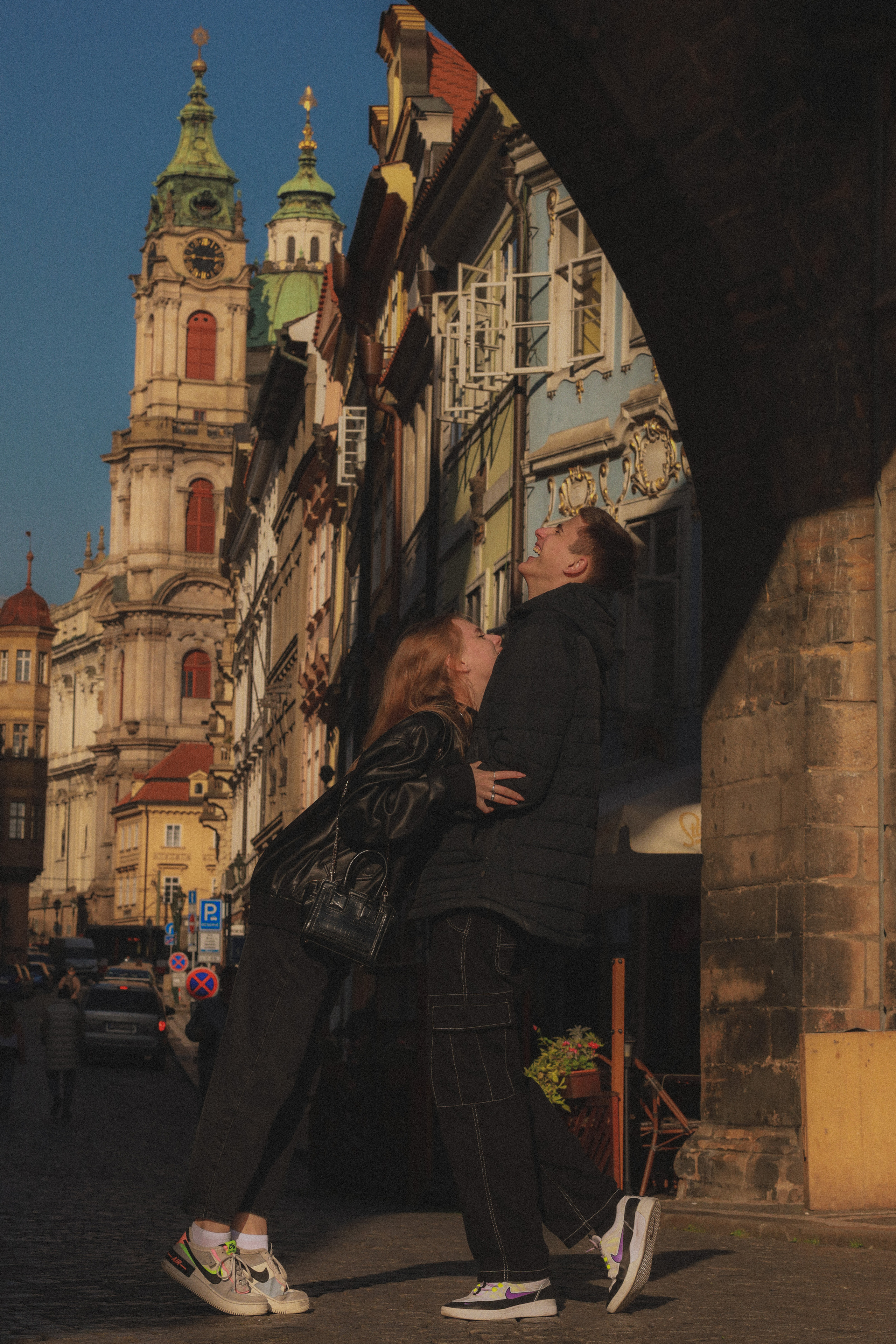 Photosession Lovestory on the Charles bridge Prague. Fotograf Praha a Plzeň. Lovestory, svatba, portrét, rodinné focení