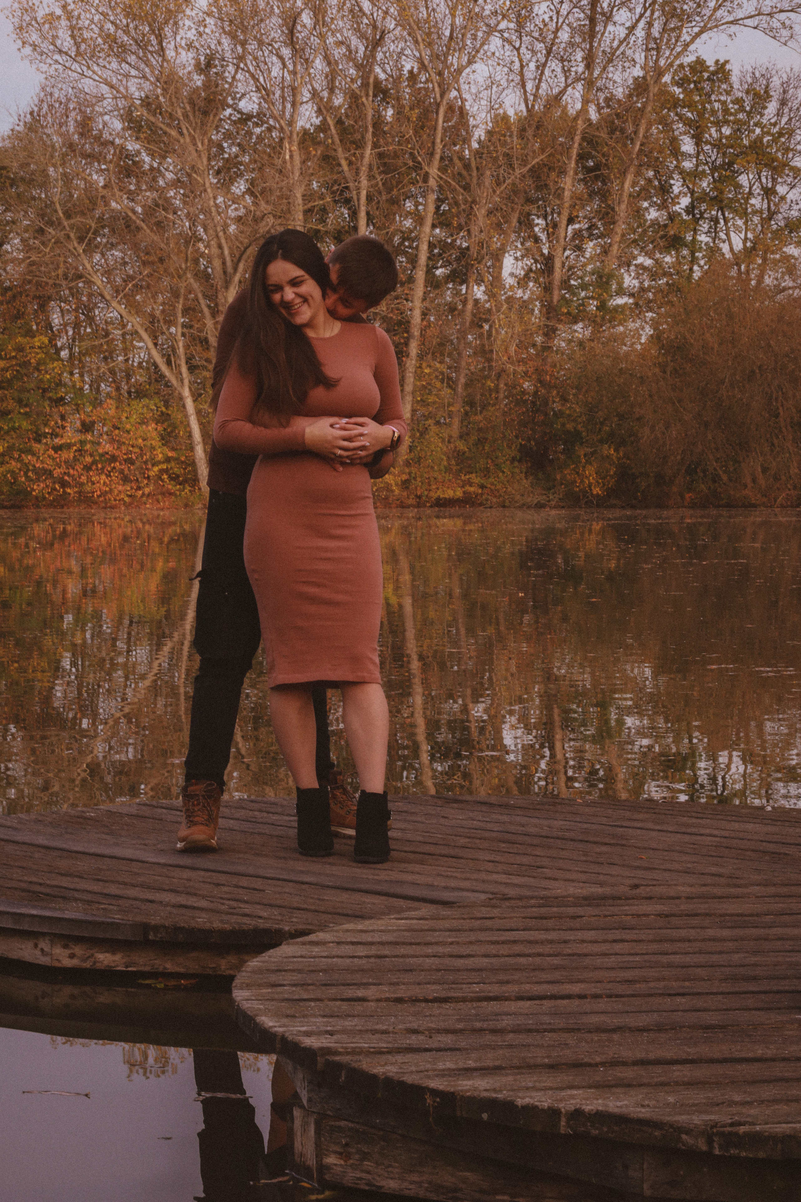 Podzimní focení v Praze na Vesteckém rybníku. Fotograf Praha a Plzeň. Lovestory, svatba, portrét, rodinné focení