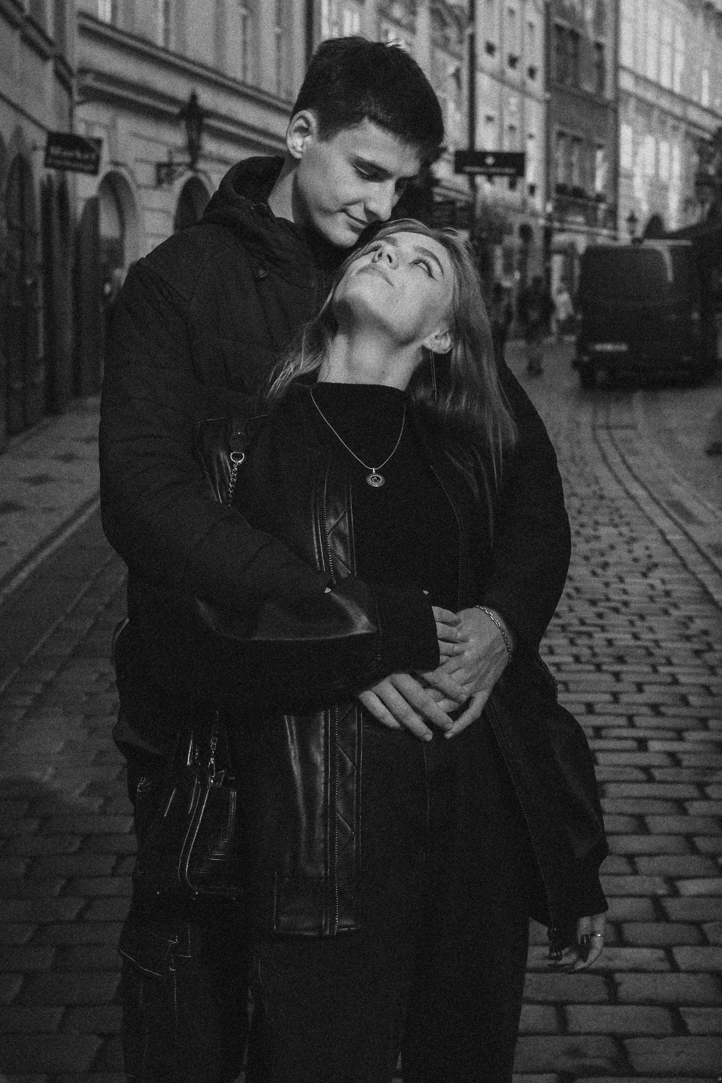 Photosession Lovestory on the Charles bridge Prague. Fotograf Praha a Plzeň. Lovestory, svatba, portrét, rodinné focení