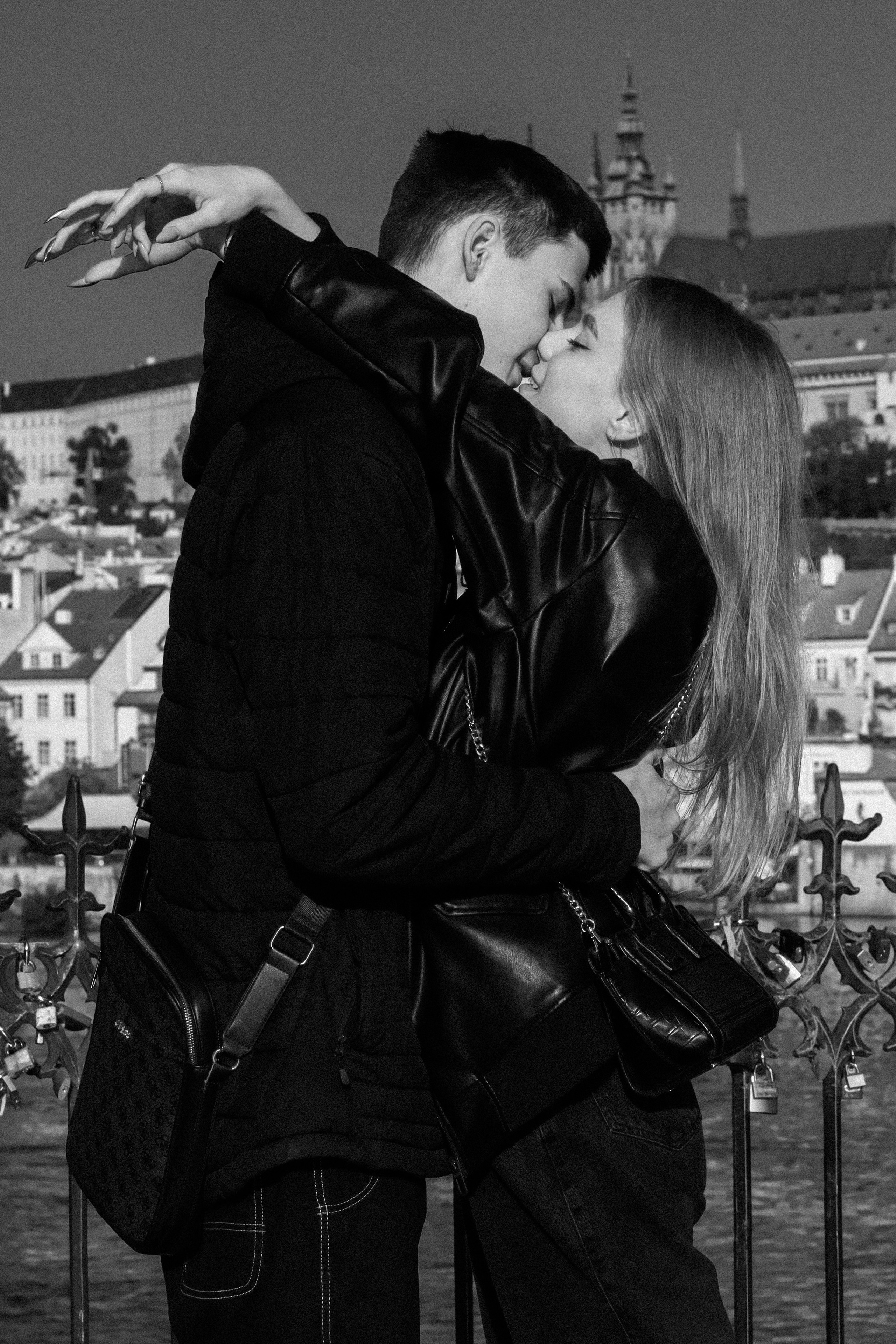 Photosession Lovestory on the Charles bridge Prague. Fotograf Praha a Plzeň. Lovestory, svatba, portrét, rodinné focení