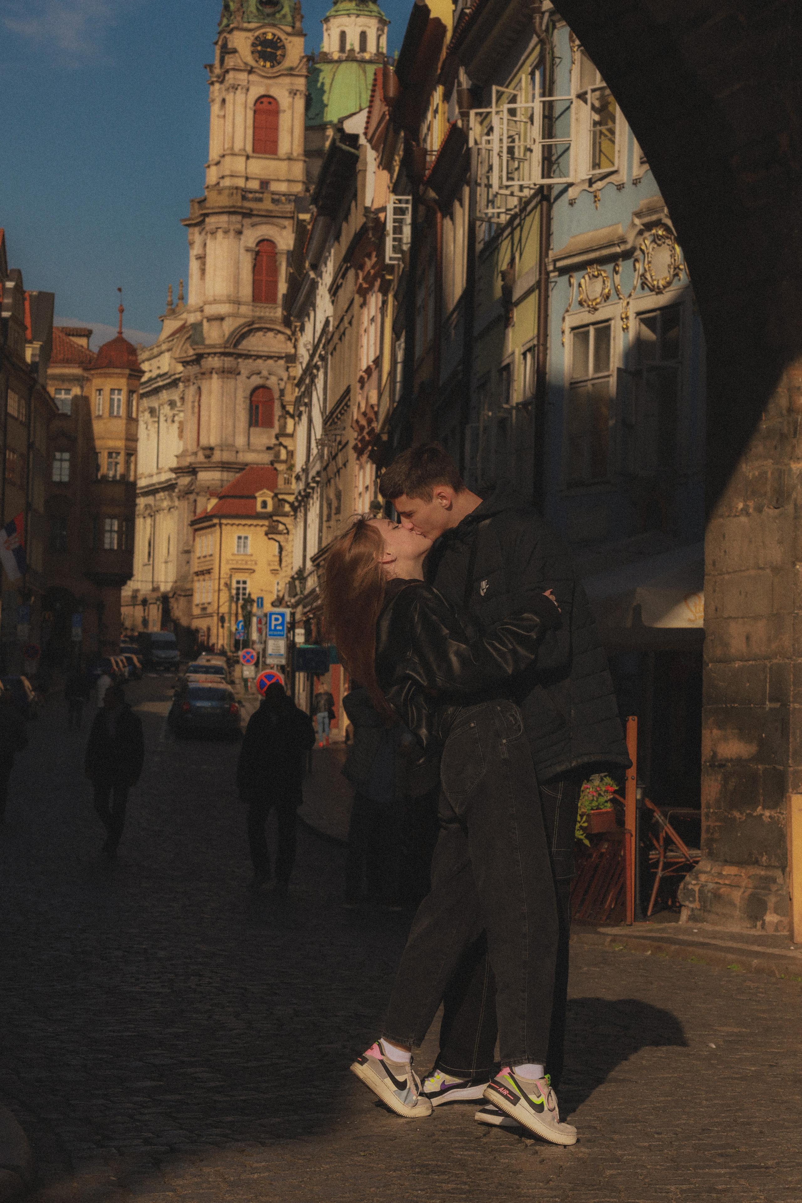 Photosession Lovestory on the Charles bridge Prague. Fotograf Praha a Plzeň. Lovestory, svatba, portrét, rodinné focení