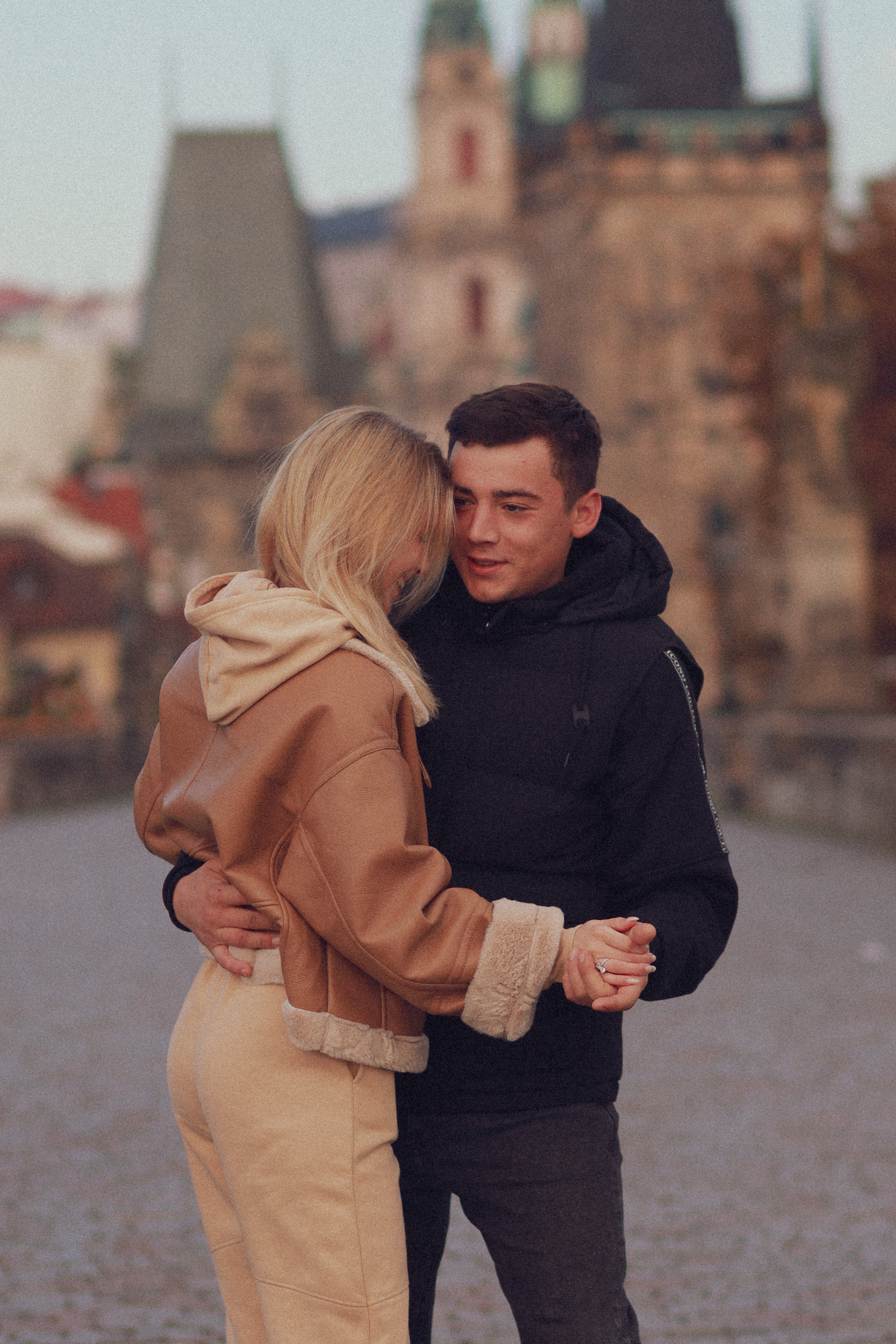 Lovestory. Fotograf Praha a Plzeň. Lovestory, svatba, portrét, rodinné focení