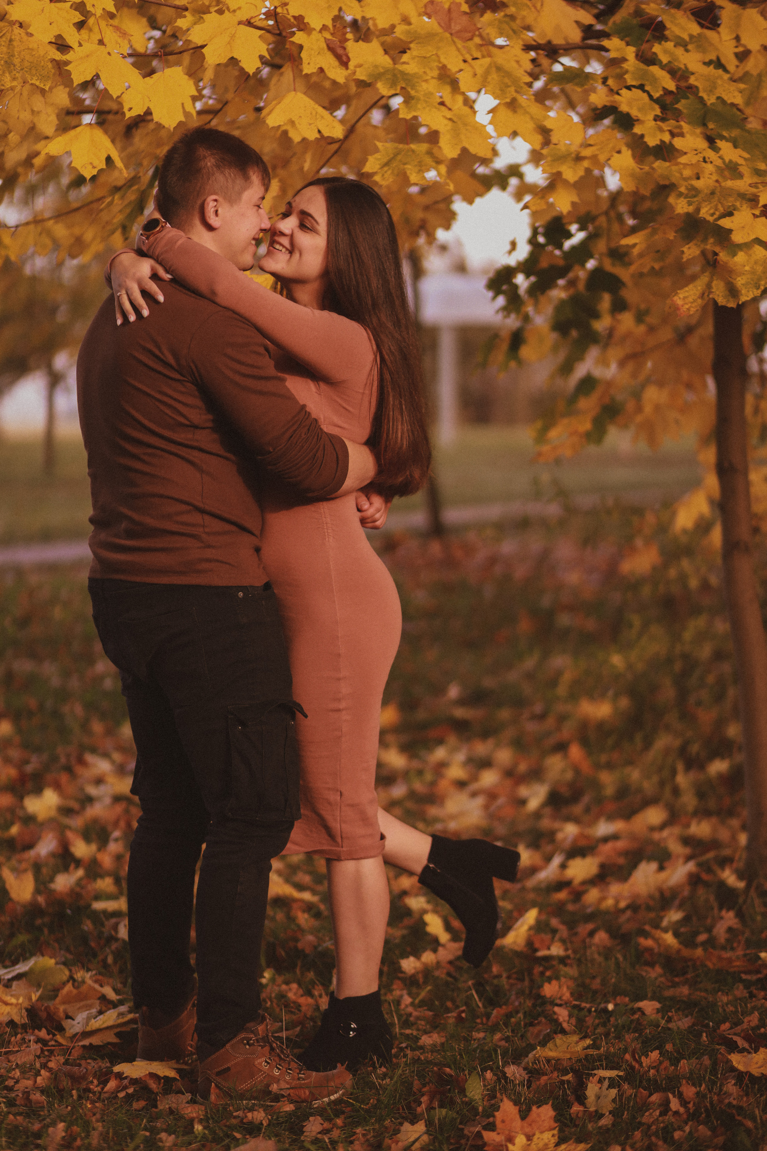 Podzimní focení v Praze na Vesteckém rybníku. Fotograf Praha a Plzeň. Lovestory, svatba, portrét, rodinné focení