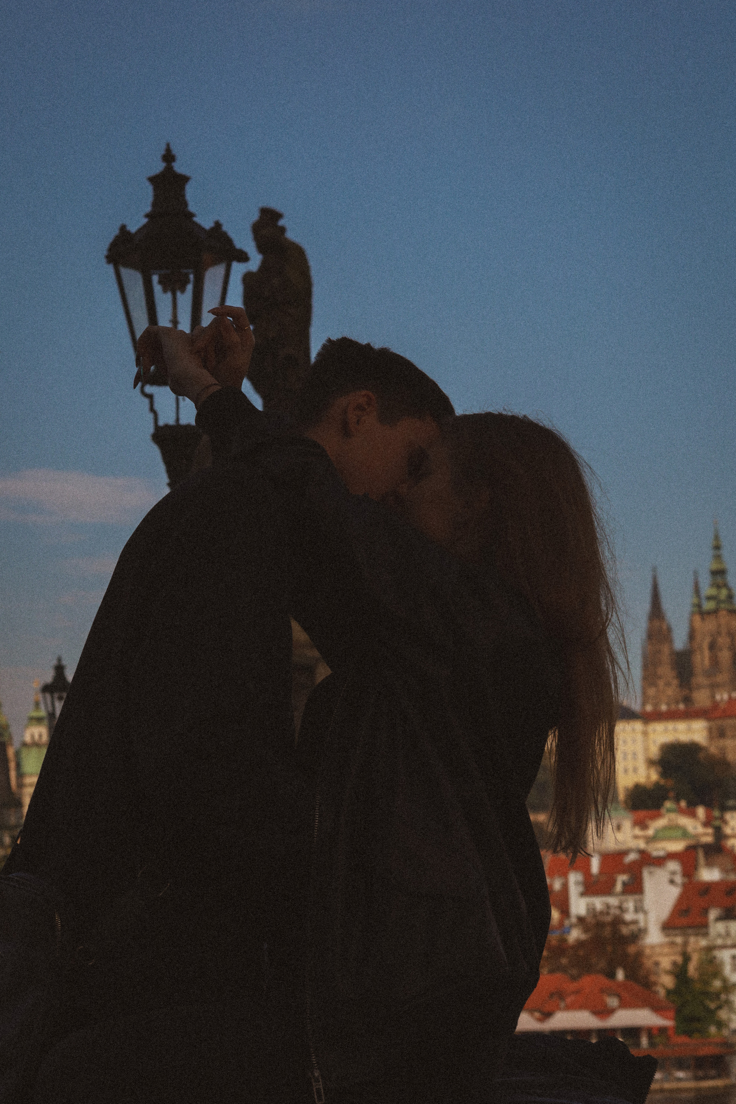 Photosession Lovestory on the Charles bridge Prague. Fotograf Praha a Plzeň. Lovestory, svatba, portrét, rodinné focení