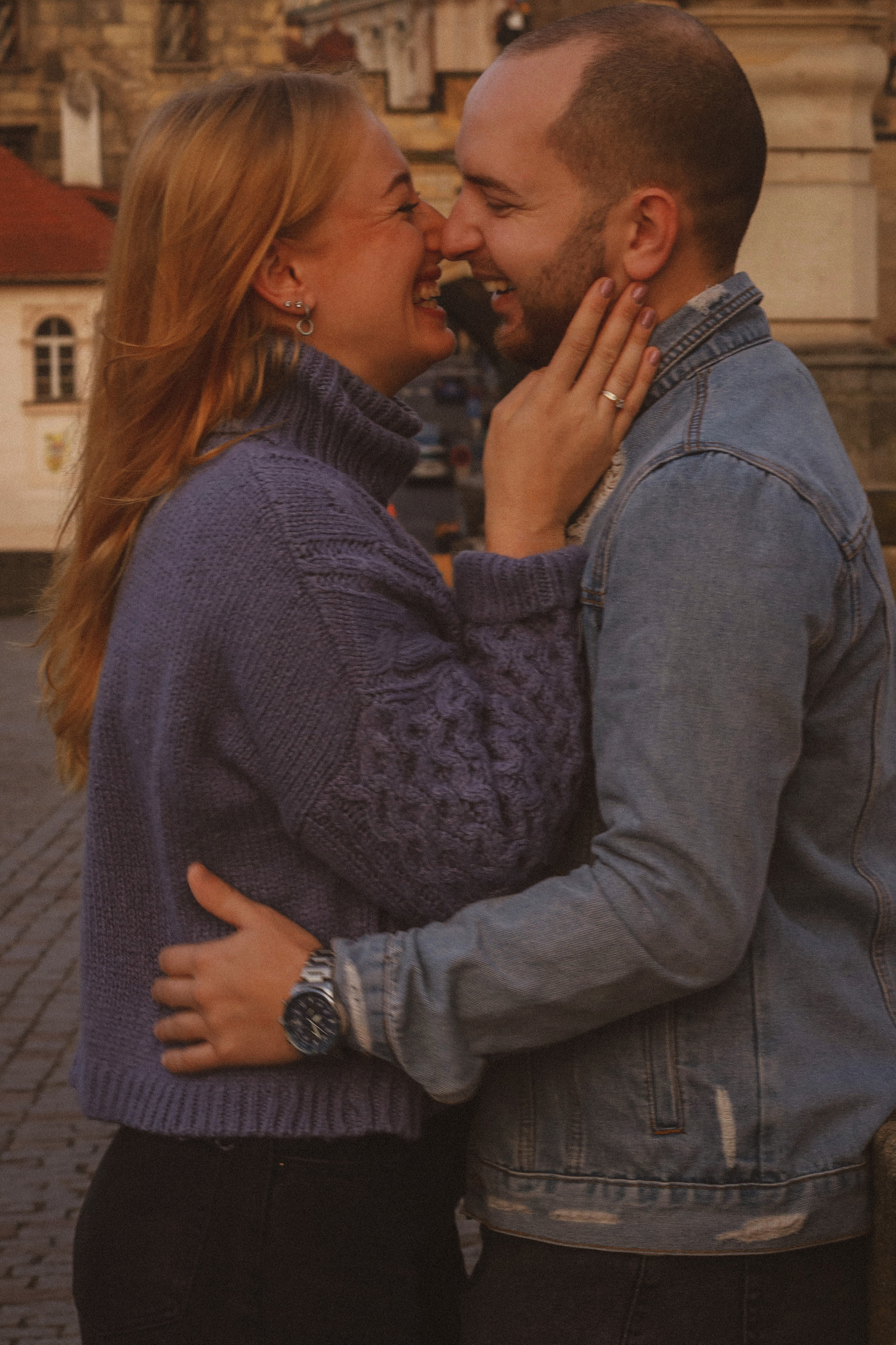 Лавстори на Карловом мосту, Прага. Fotograf Praha a Plzeň. Lovestory, svatba, portrét, rodinné focení