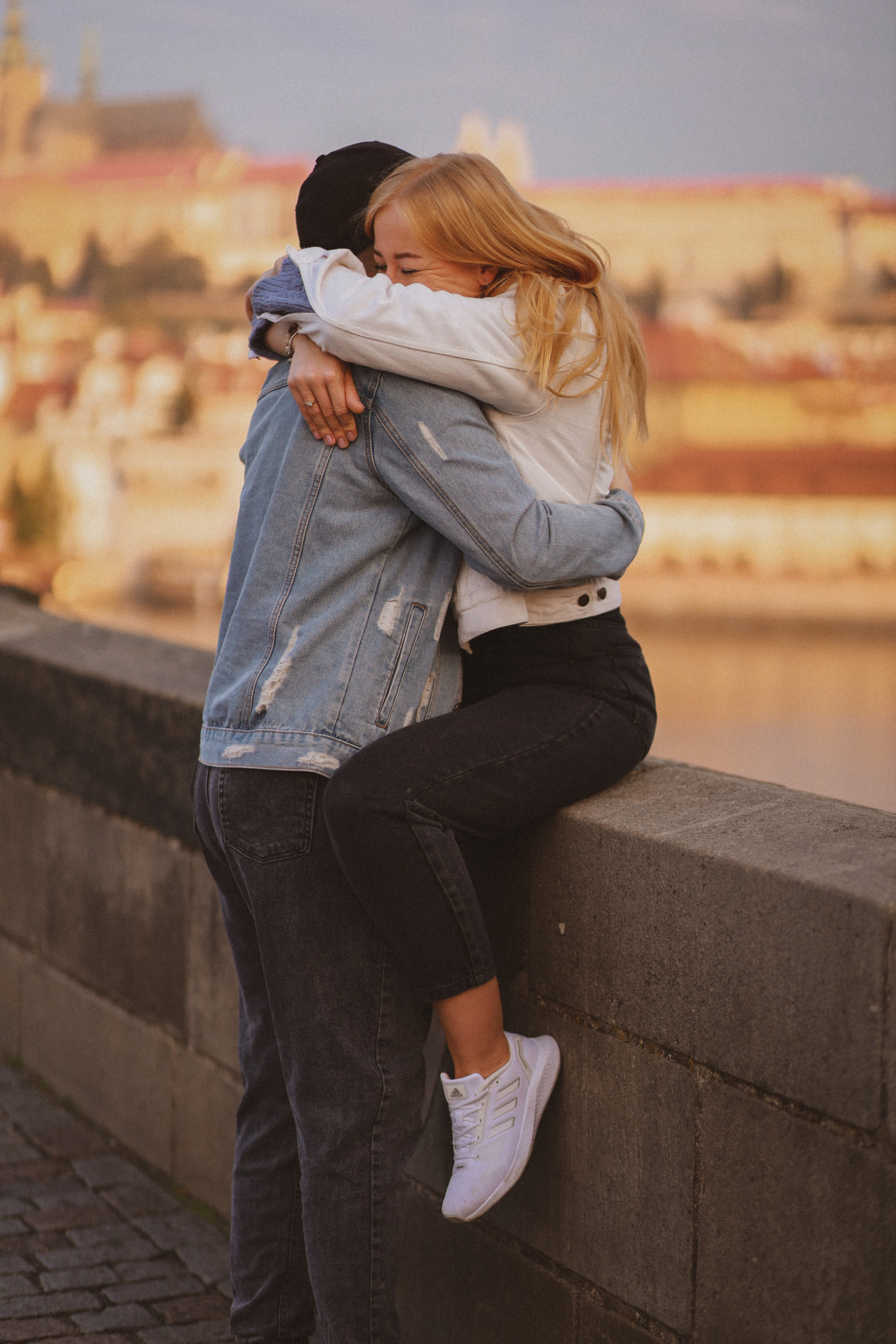 Лавстори на Карловом мосту, Прага. Fotograf Praha a Plzeň. Lovestory, svatba, portrét, rodinné focení
