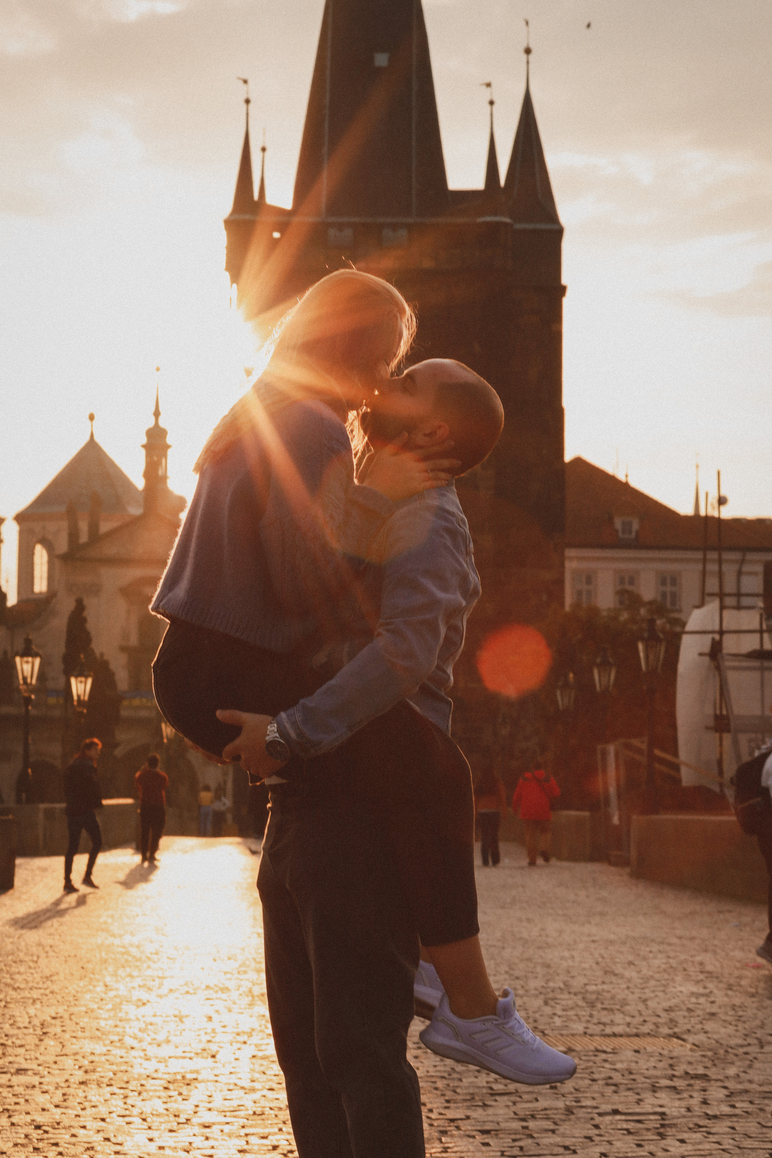 Лавстори на Карловом мосту, Прага. Fotograf Praha a Plzeň. Lovestory, svatba, portrét, rodinné focení