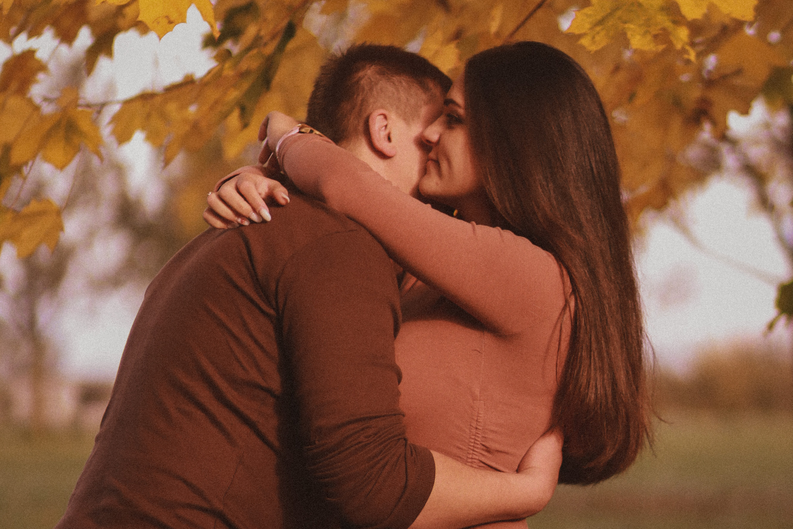 Podzimní focení v Praze na Vesteckém rybníku. Fotograf Praha a Plzeň. Lovestory, svatba, portrét, rodinné focení
