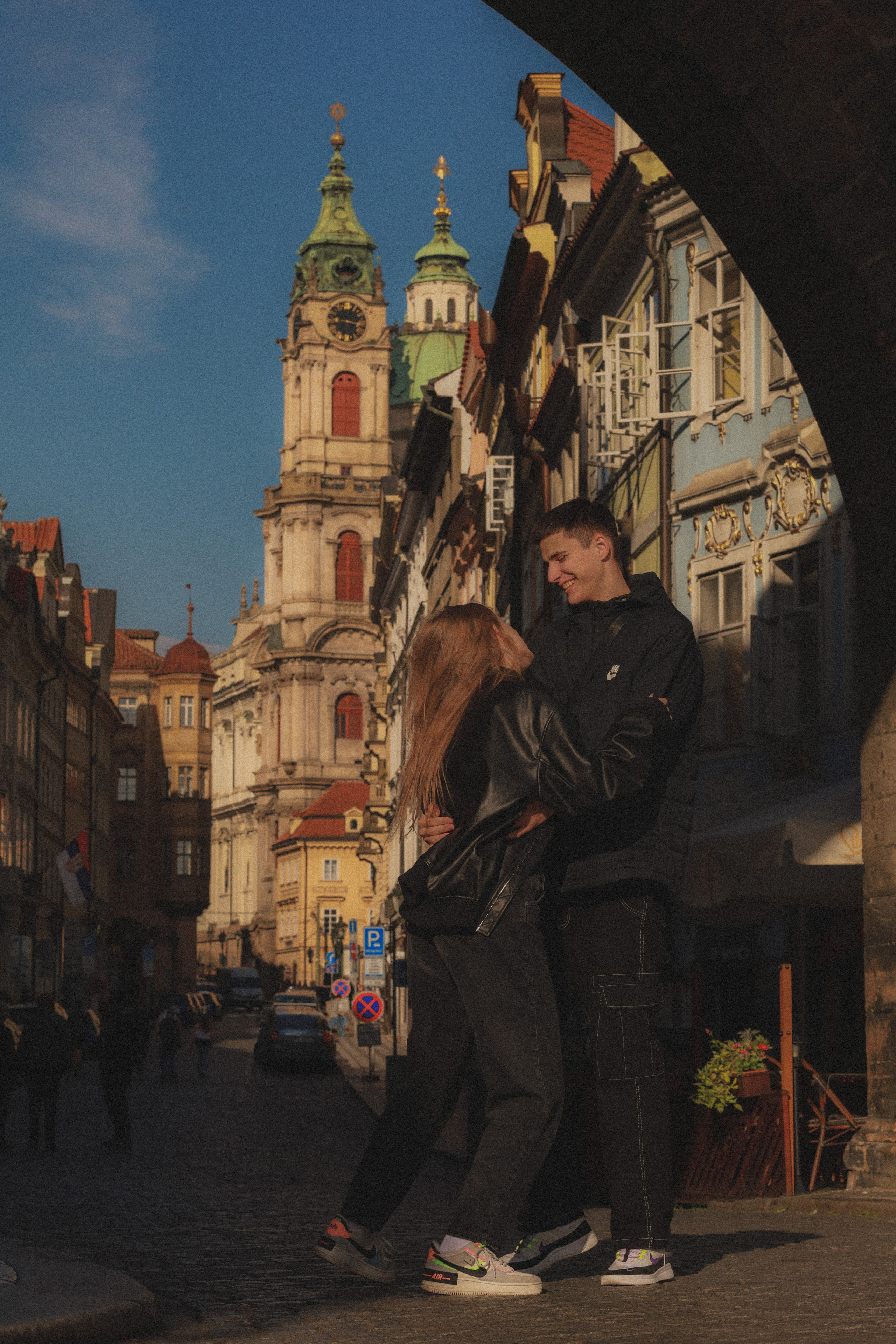 Photosession Lovestory on the Charles bridge Prague. Fotograf Praha a Plzeň. Lovestory, svatba, portrét, rodinné focení