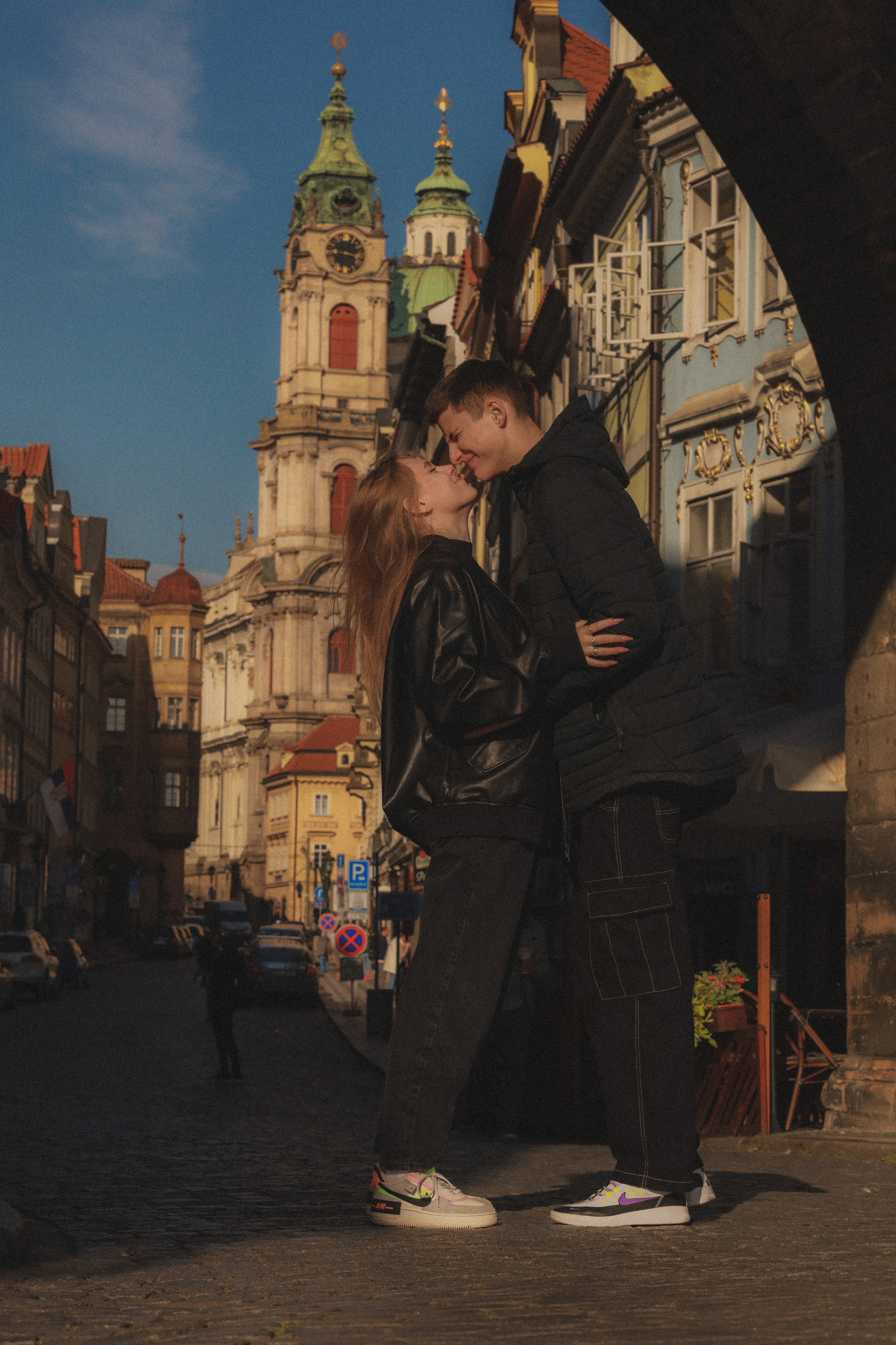 Photosession Lovestory on the Charles bridge Prague. Fotograf Praha a Plzeň. Lovestory, svatba, portrét, rodinné focení