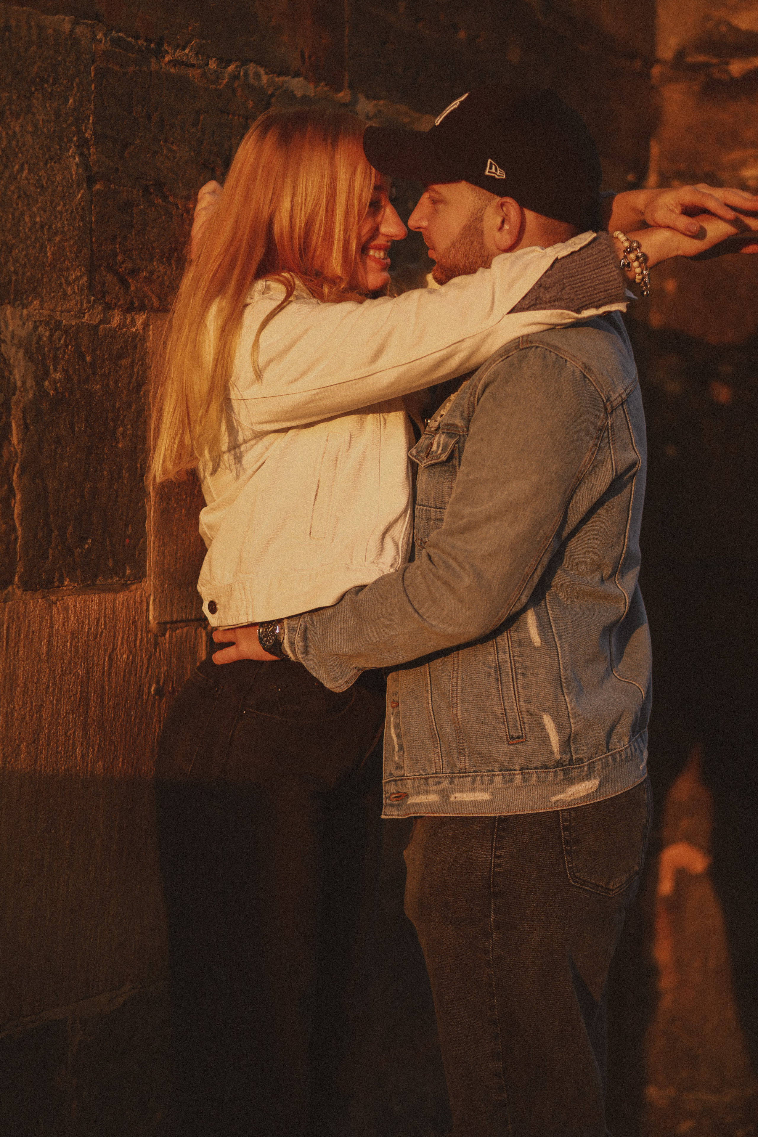 Лавстори на Карловом мосту, Прага. Fotograf Praha a Plzeň. Lovestory, svatba, portrét, rodinné focení