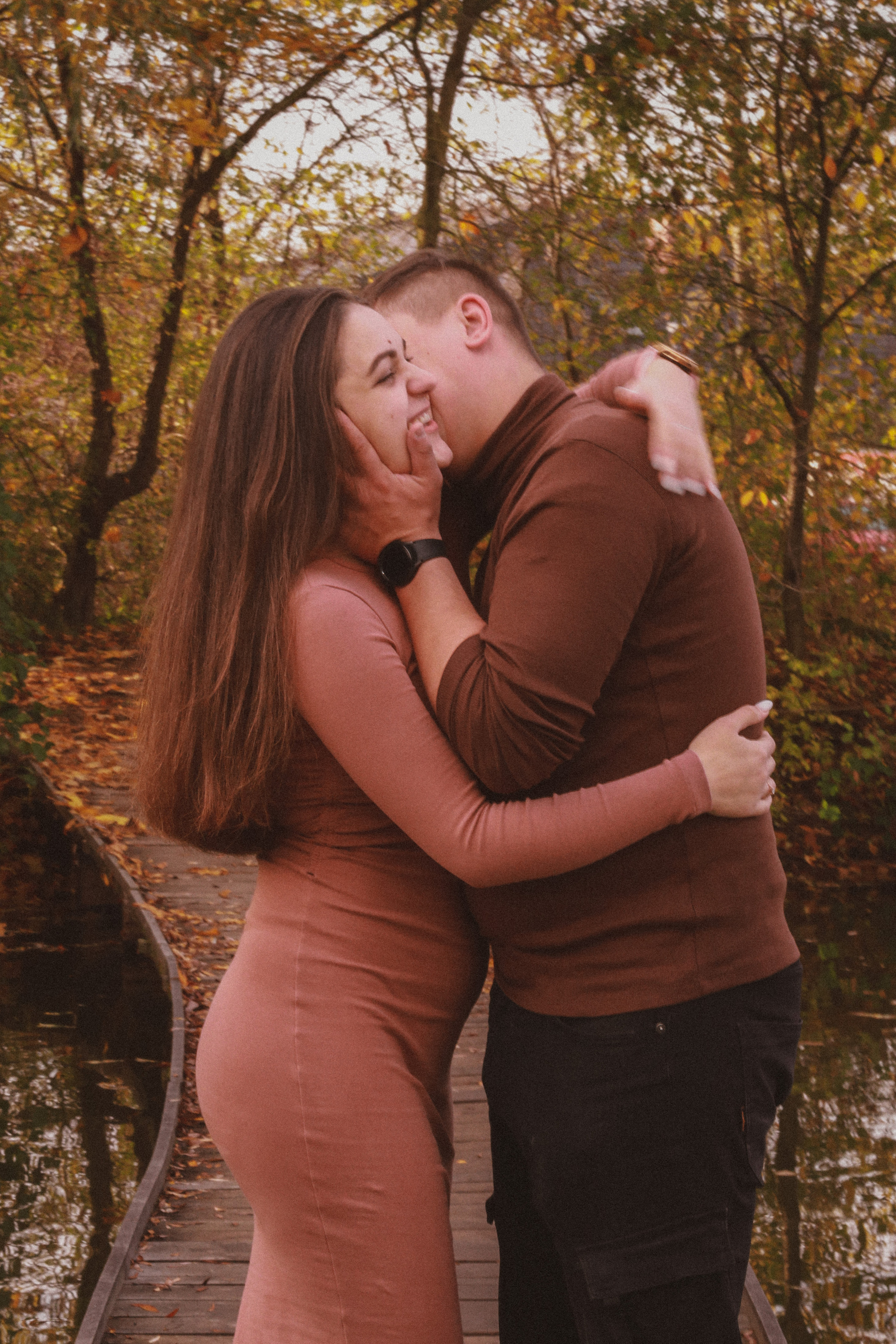 Podzimní focení v Praze na Vesteckém rybníku. Fotograf Praha a Plzeň. Lovestory, svatba, portrét, rodinné focení