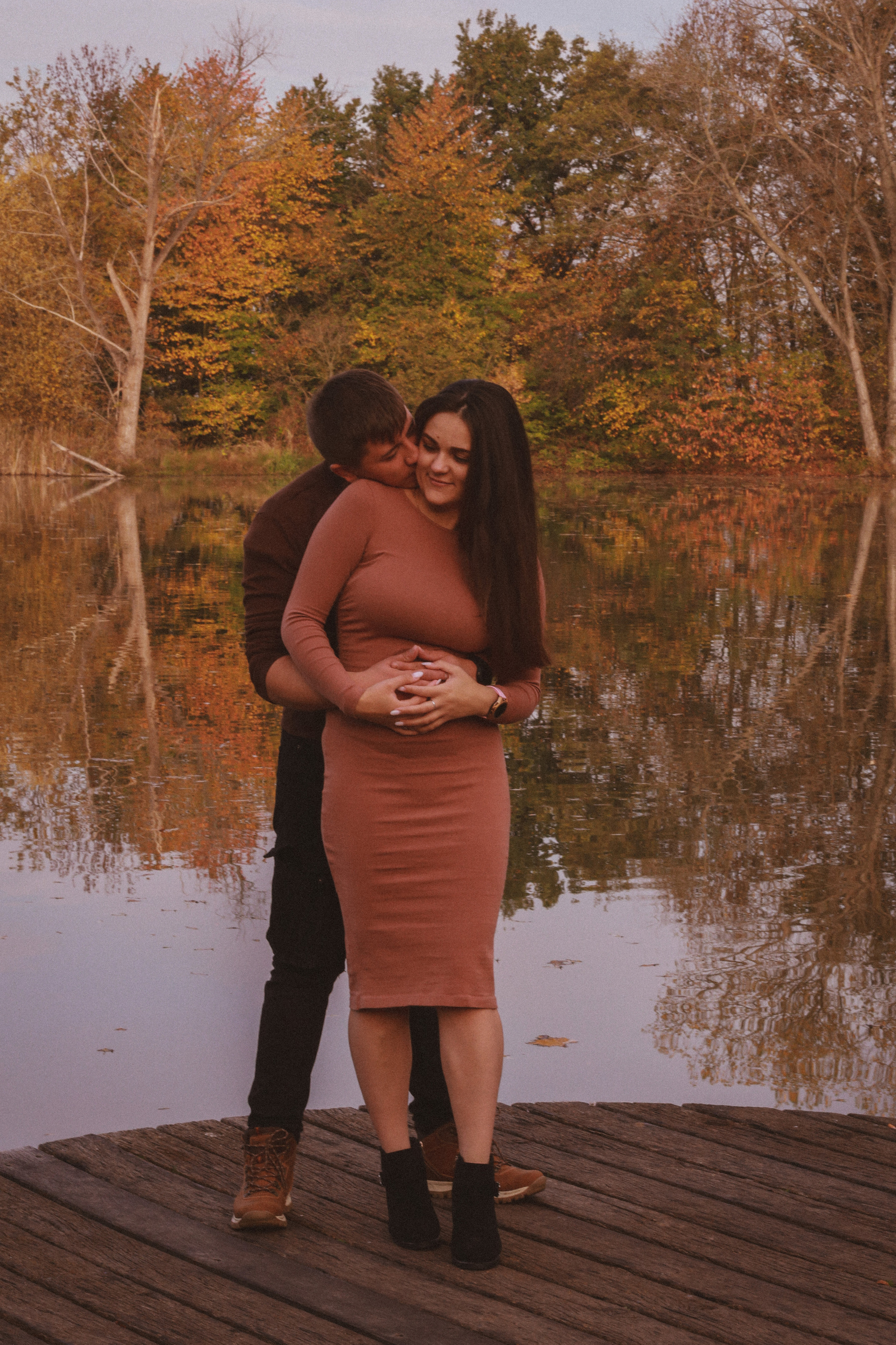 Podzimní focení v Praze na Vesteckém rybníku. Fotograf Praha a Plzeň. Lovestory, svatba, portrét, rodinné focení