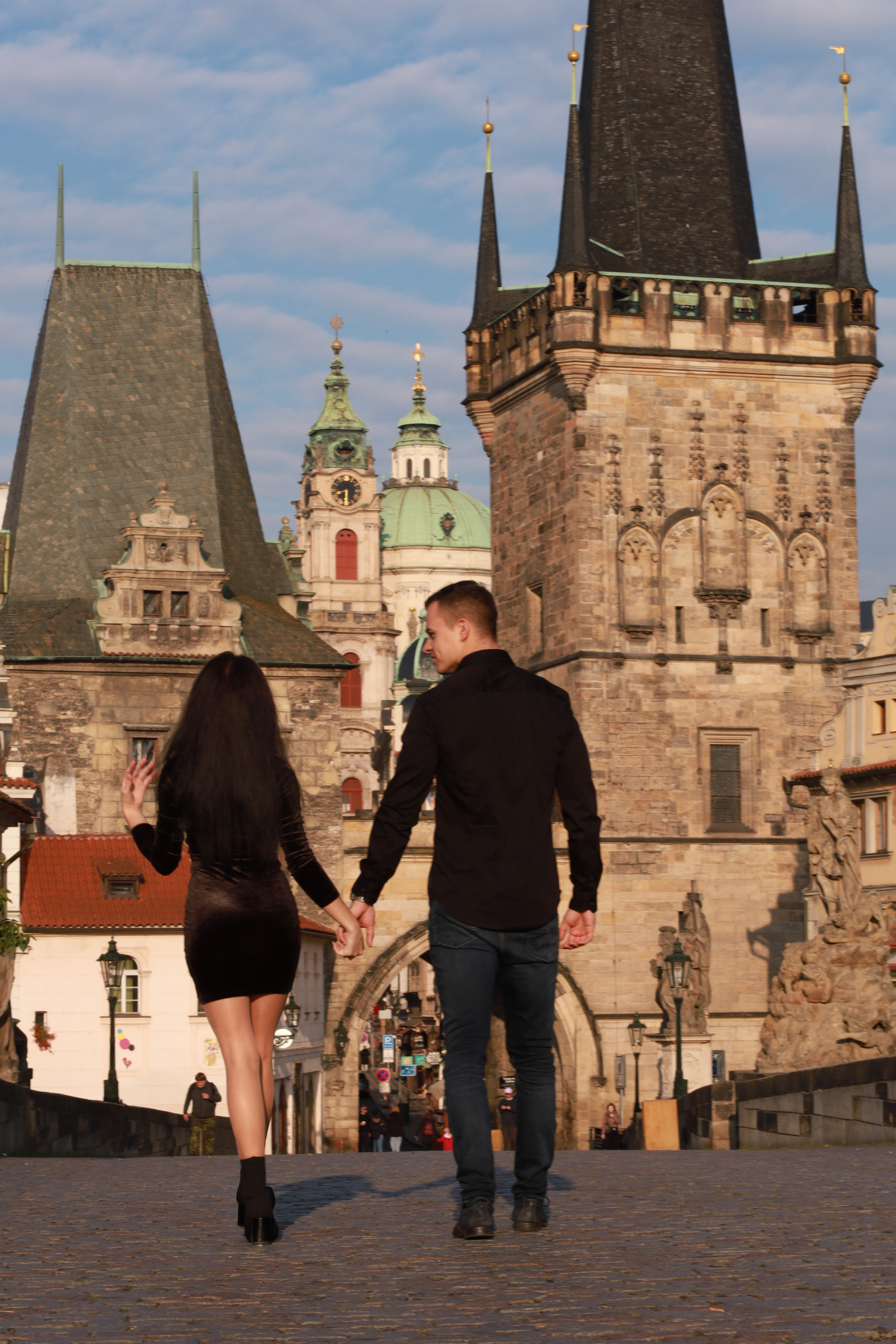 Фотосессия влюбленной пары на Карловом мосту. Fotograf Praha a Plzeň. Lovestory, svatba, portrét, rodinné focení