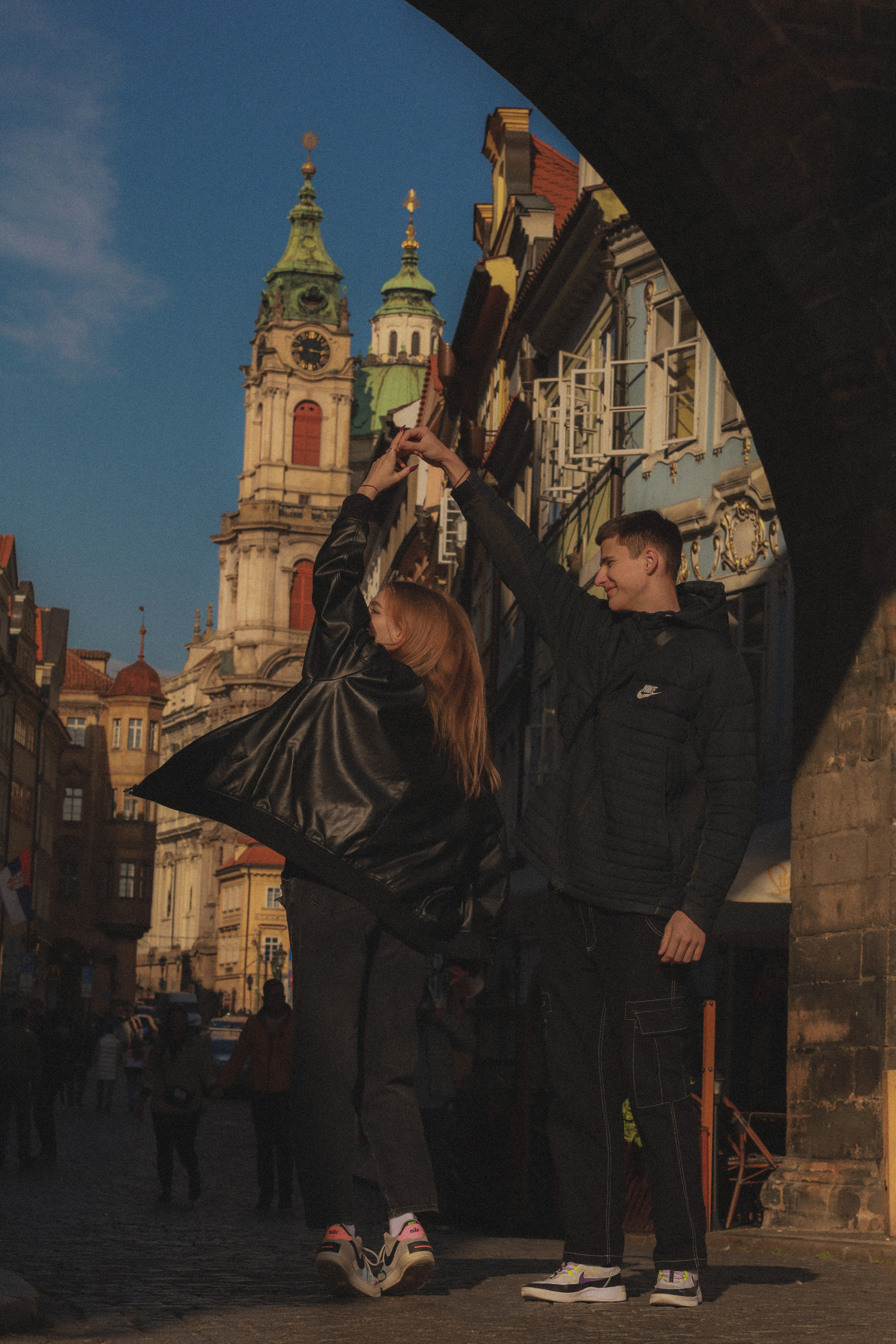 Photosession Lovestory on the Charles bridge Prague. Fotograf Praha a Plzeň. Lovestory, svatba, portrét, rodinné focení