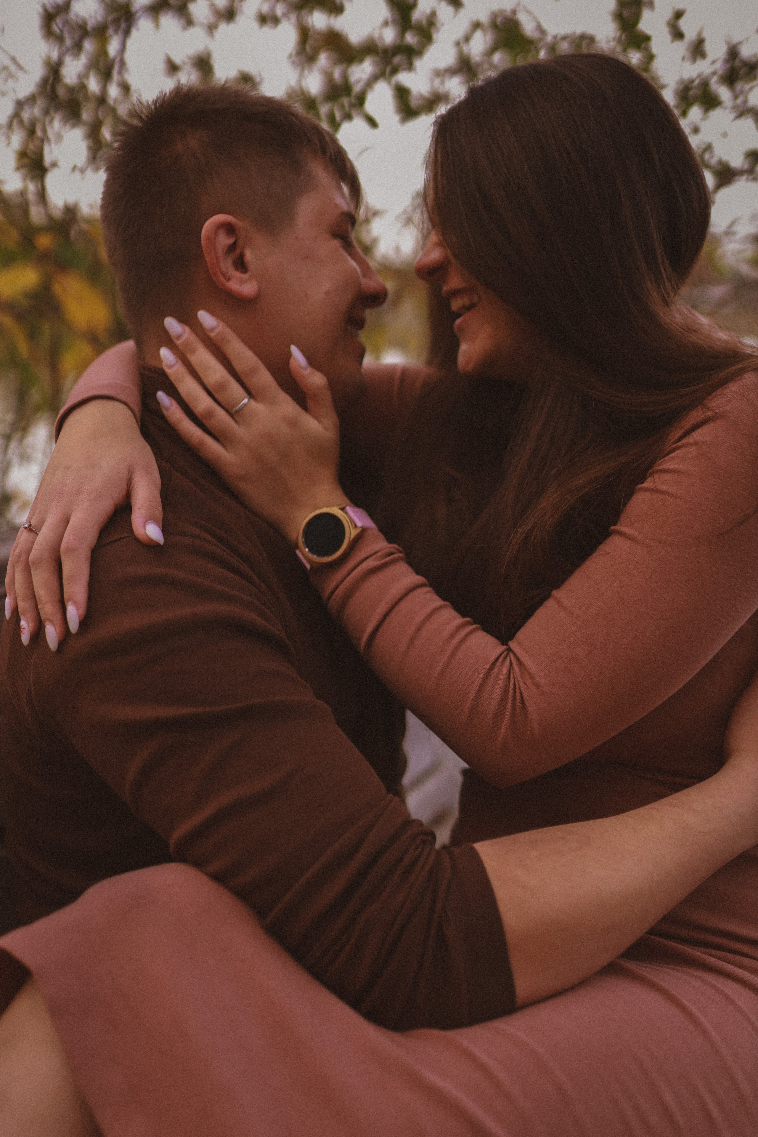 Podzimní focení v Praze na Vesteckém rybníku. Fotograf Praha a Plzeň. Lovestory, svatba, portrét, rodinné focení