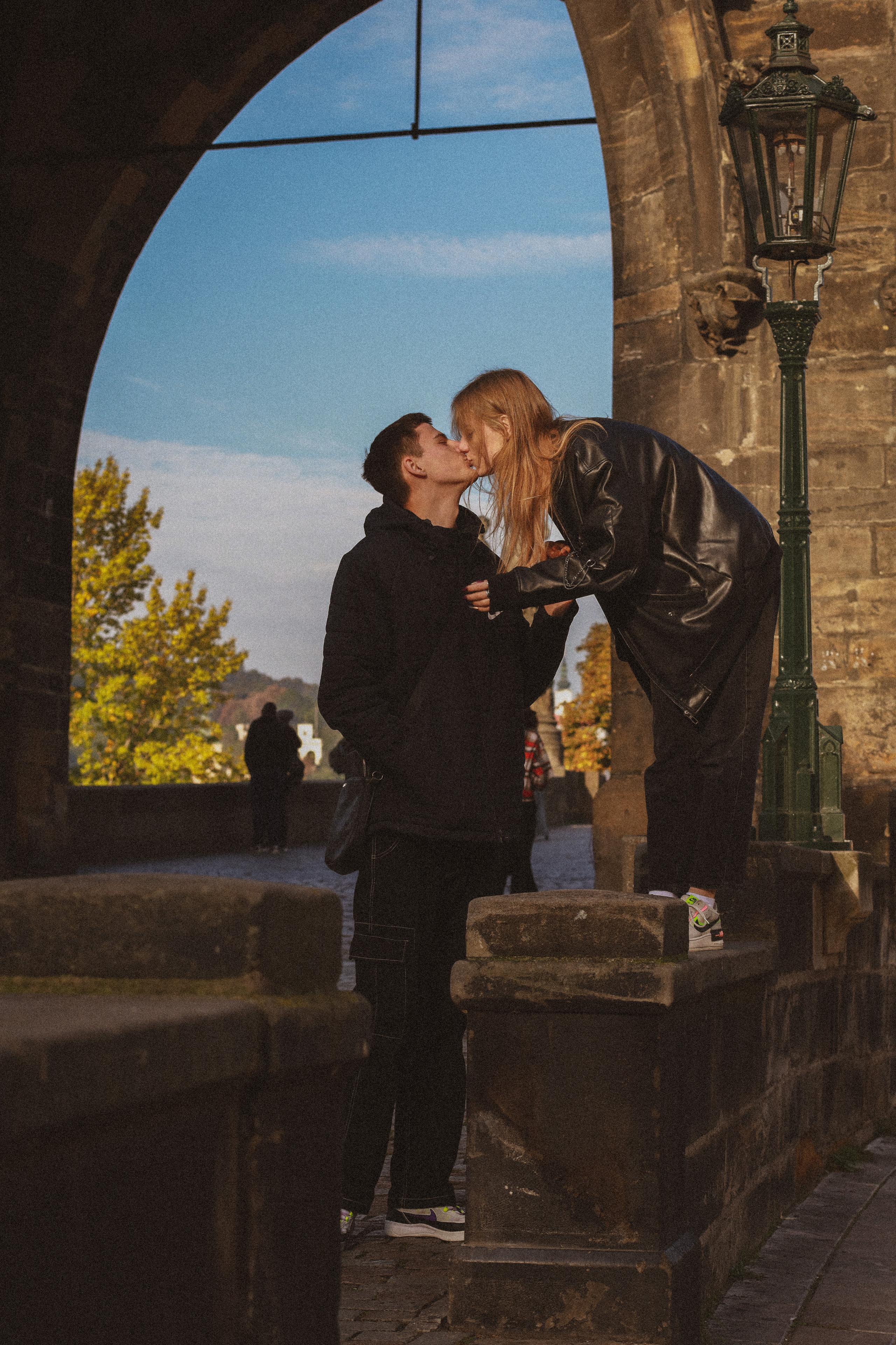 Photosession Lovestory on the Charles bridge Prague. Fotograf Praha a Plzeň. Lovestory, svatba, portrét, rodinné focení