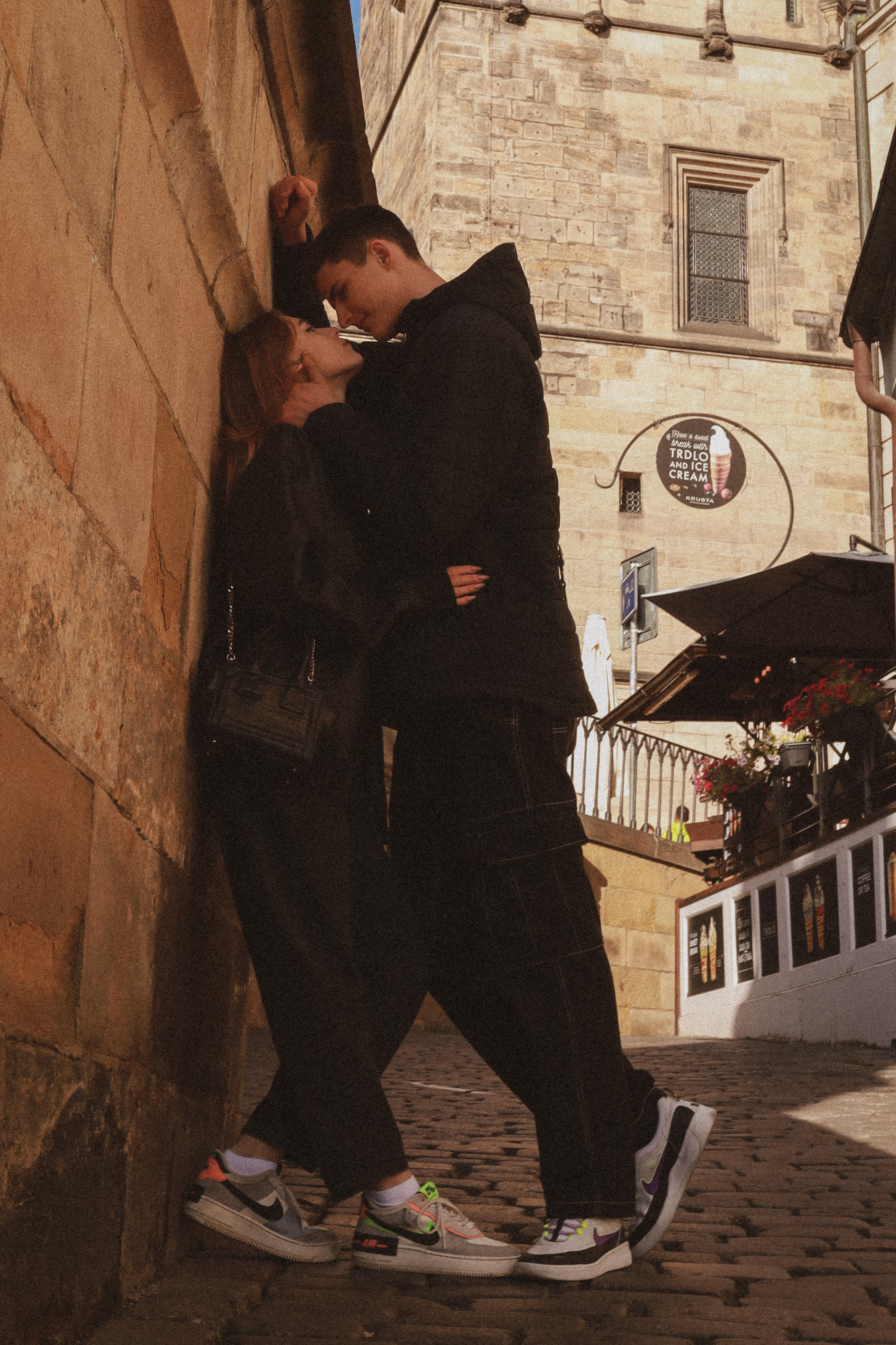 Photosession Lovestory on the Charles bridge Prague. Fotograf Praha a Plzeň. Lovestory, svatba, portrét, rodinné focení