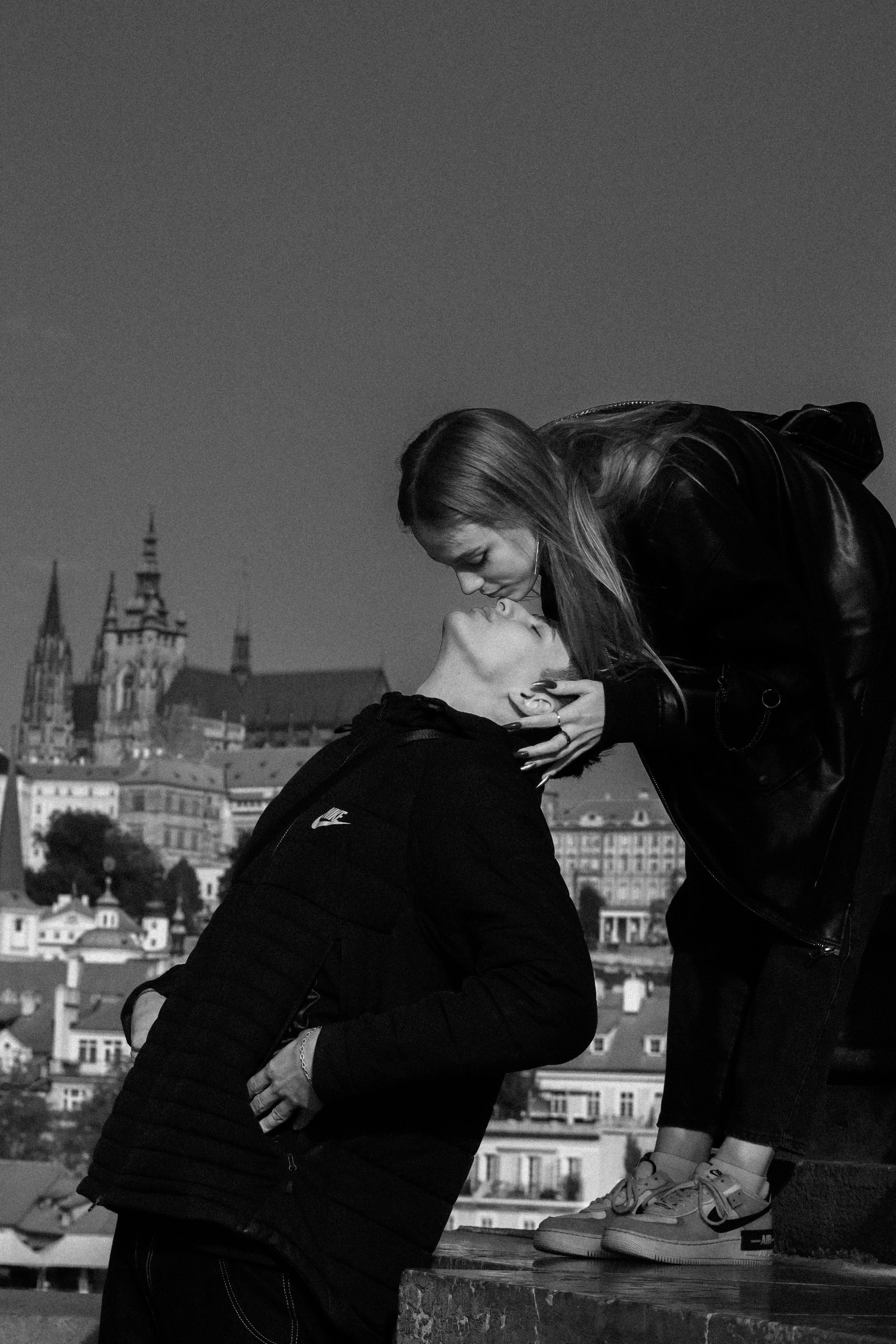 Photosession Lovestory on the Charles bridge Prague. Fotograf Praha a Plzeň. Lovestory, svatba, portrét, rodinné focení