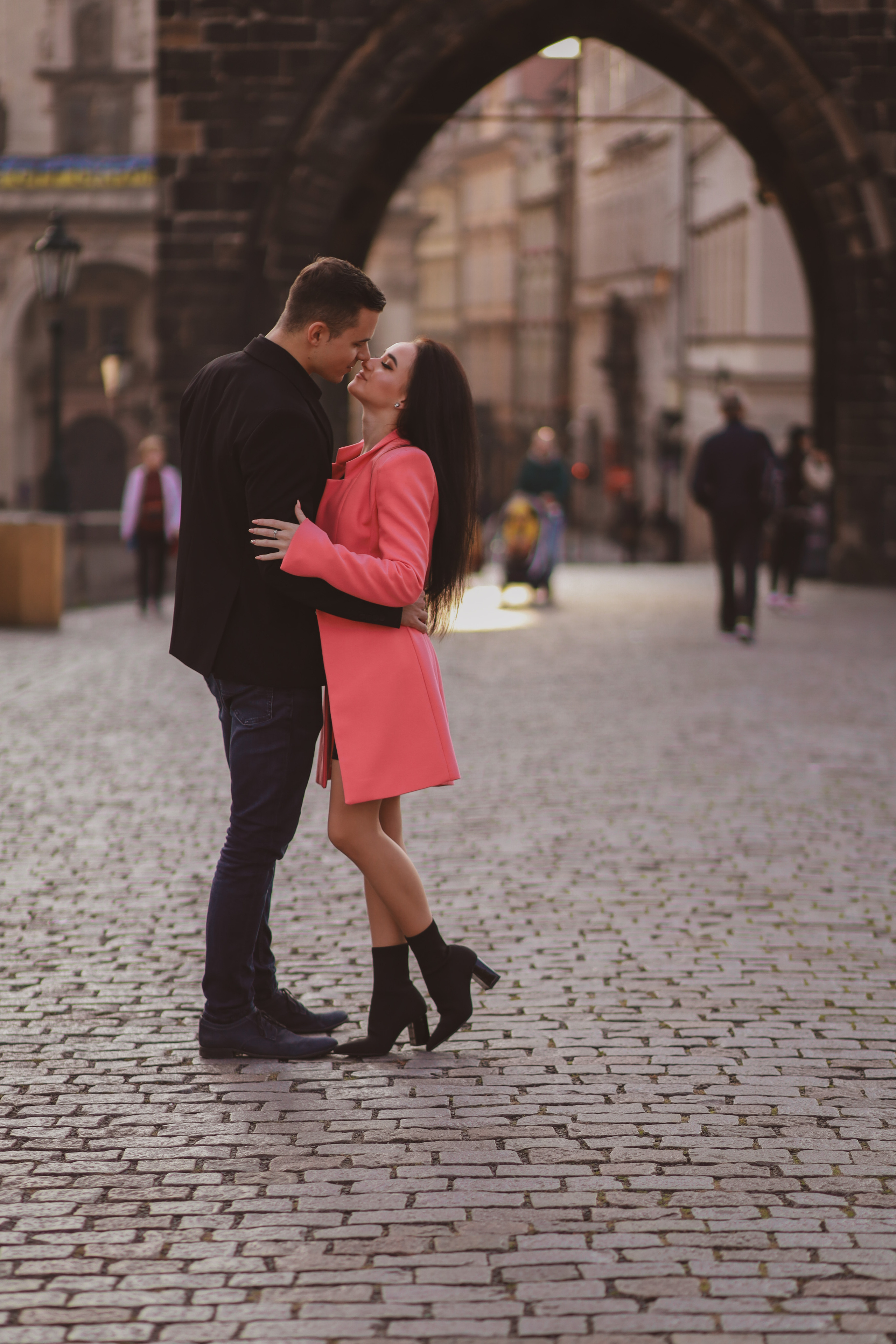 Фотосессия влюбленной пары на Карловом мосту. Fotograf Praha a Plzeň. Lovestory, svatba, portrét, rodinné focení