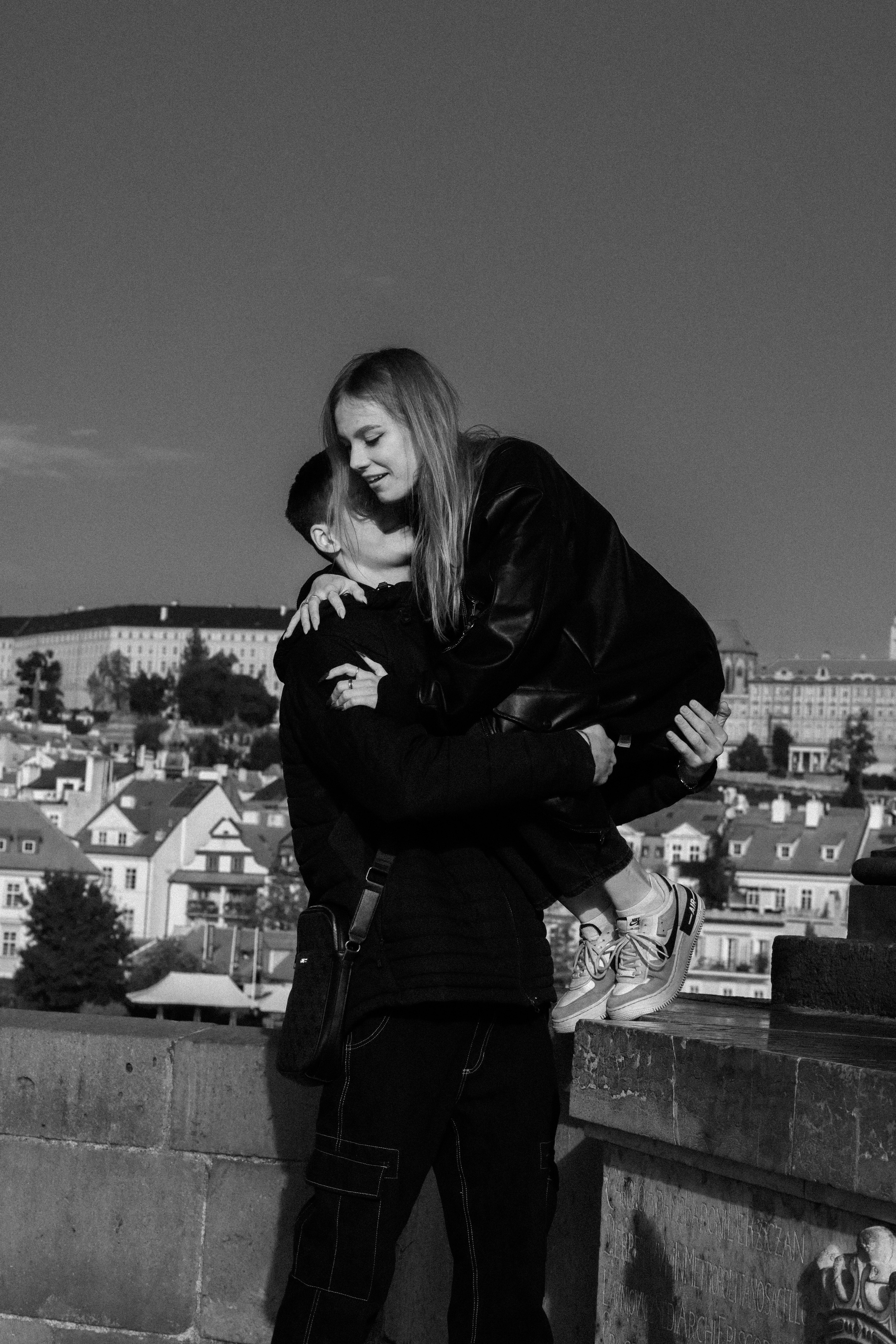 Photosession Lovestory on the Charles bridge Prague. Fotograf Praha a Plzeň. Lovestory, svatba, portrét, rodinné focení