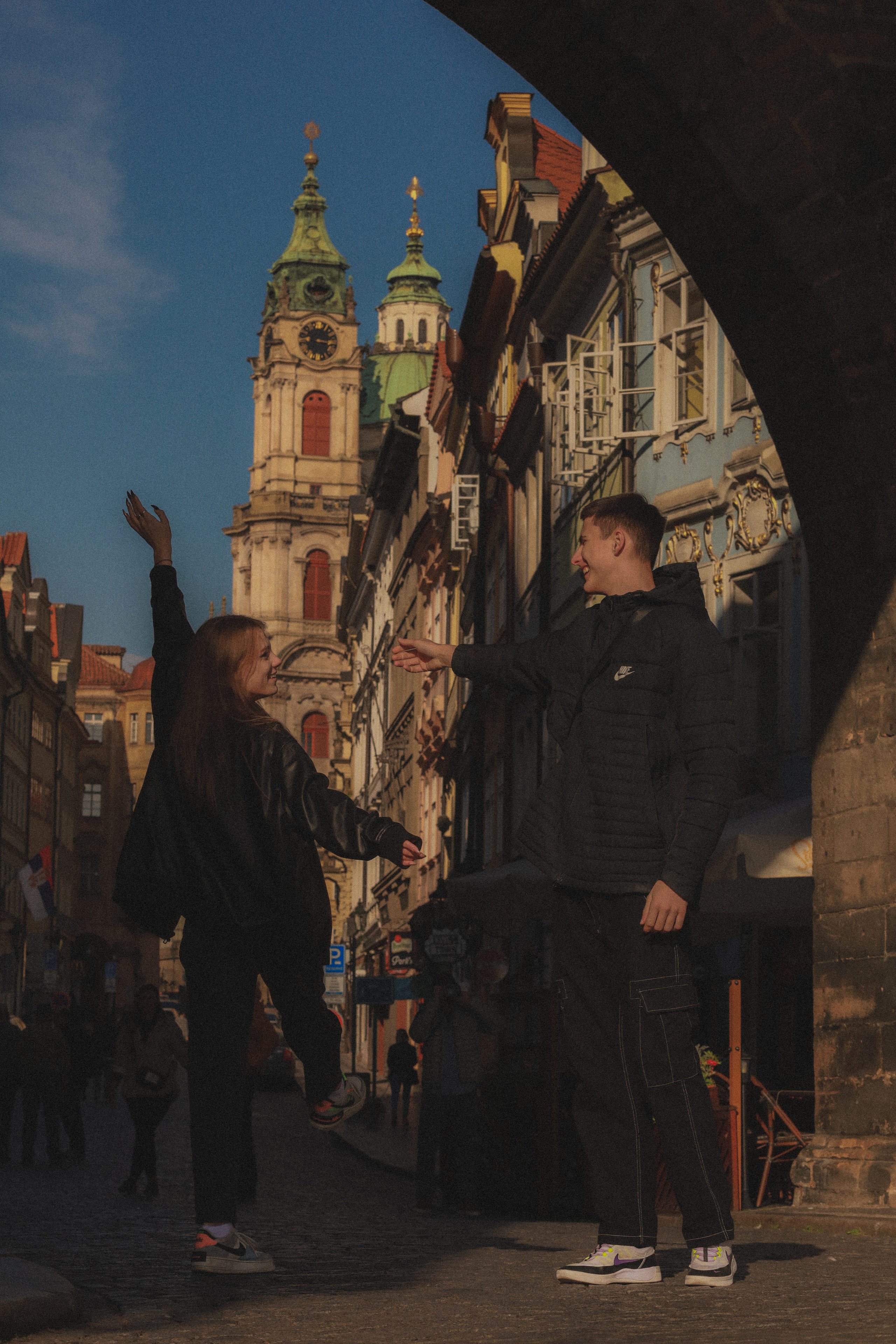 Photosession Lovestory on the Charles bridge Prague. Fotograf Praha a Plzeň. Lovestory, svatba, portrét, rodinné focení