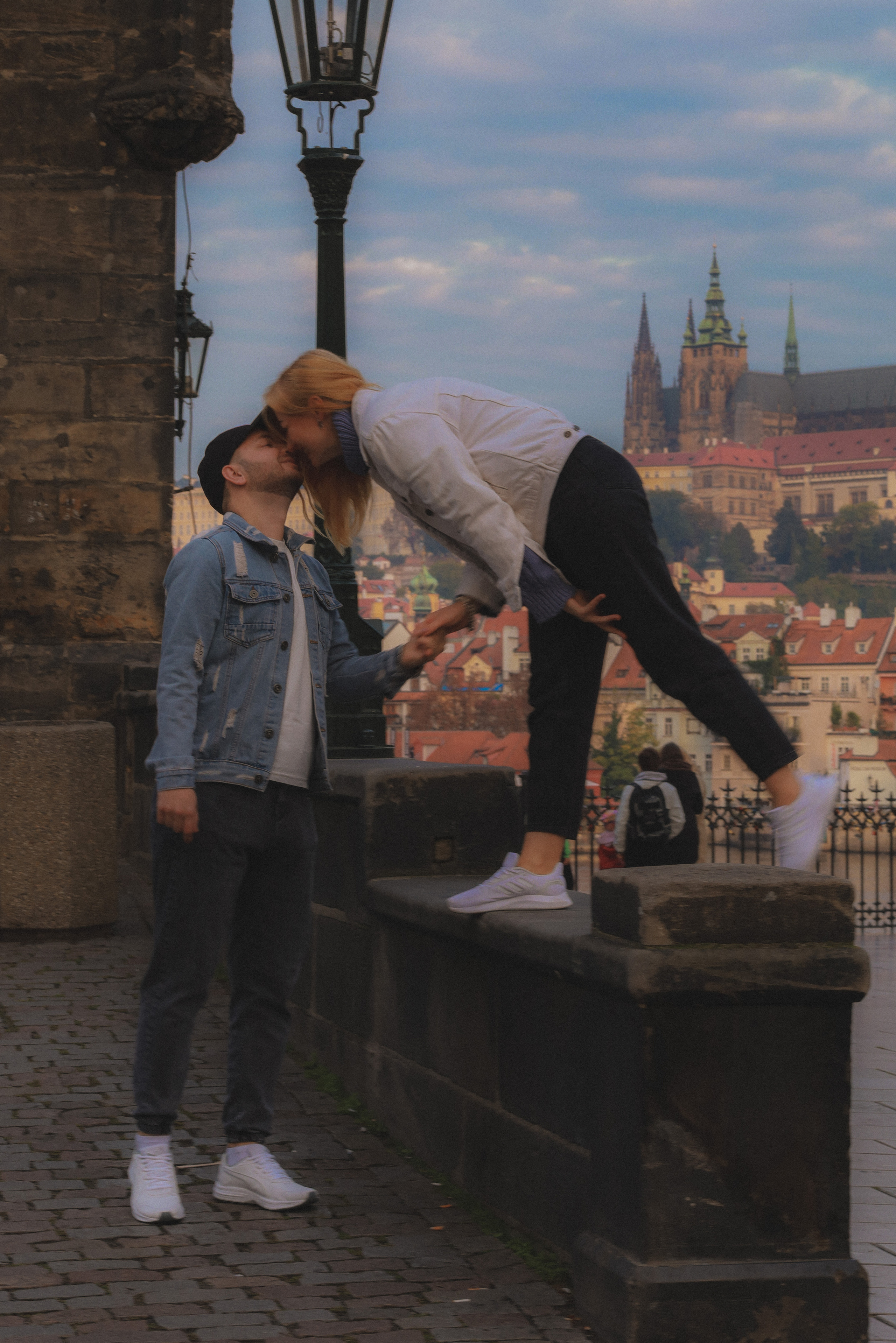 Лавстори на Карловом мосту, Прага. Fotograf Praha a Plzeň. Lovestory, svatba, portrét, rodinné focení