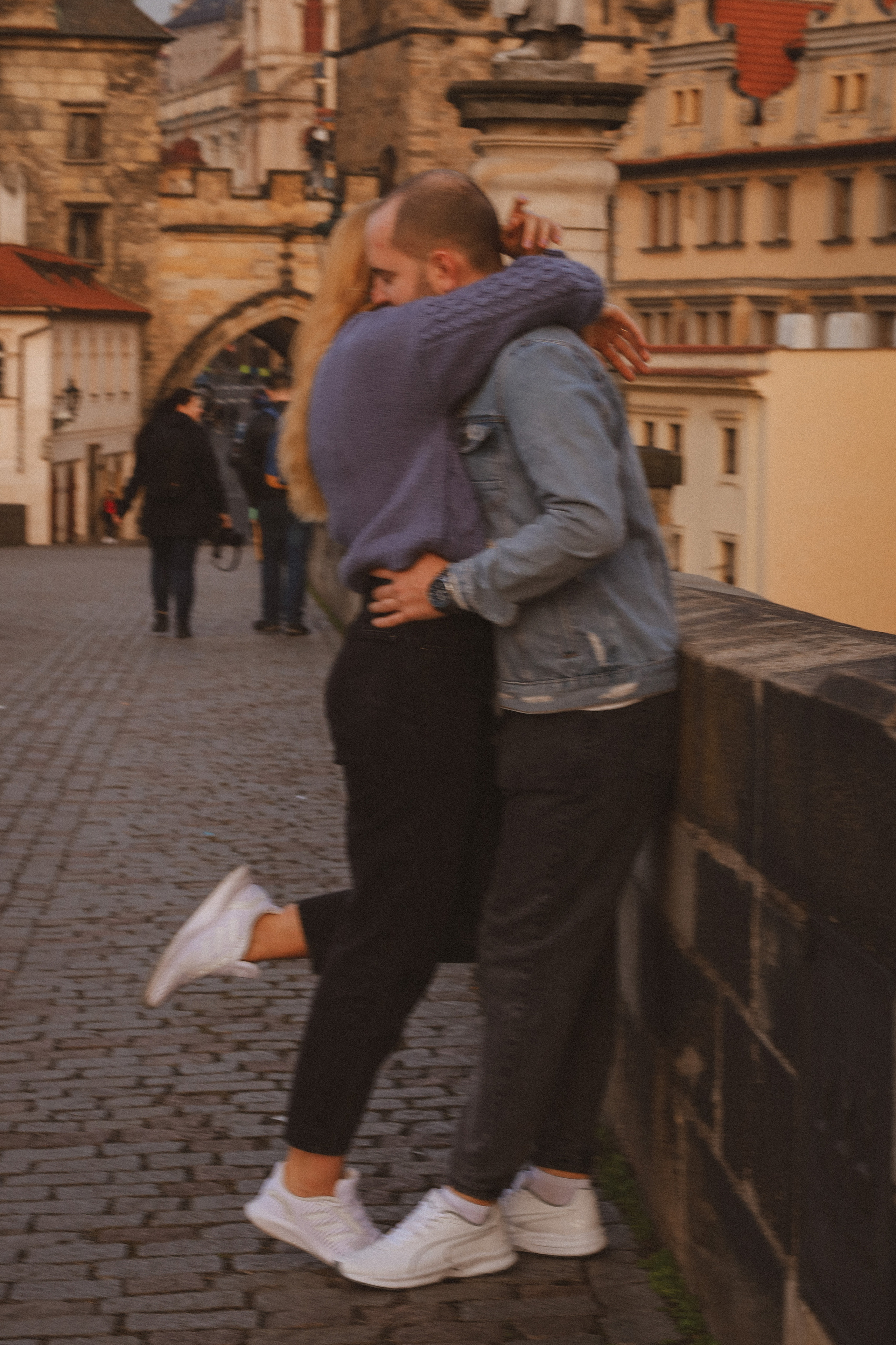 Лавстори на Карловом мосту, Прага. Fotograf Praha a Plzeň. Lovestory, svatba, portrét, rodinné focení