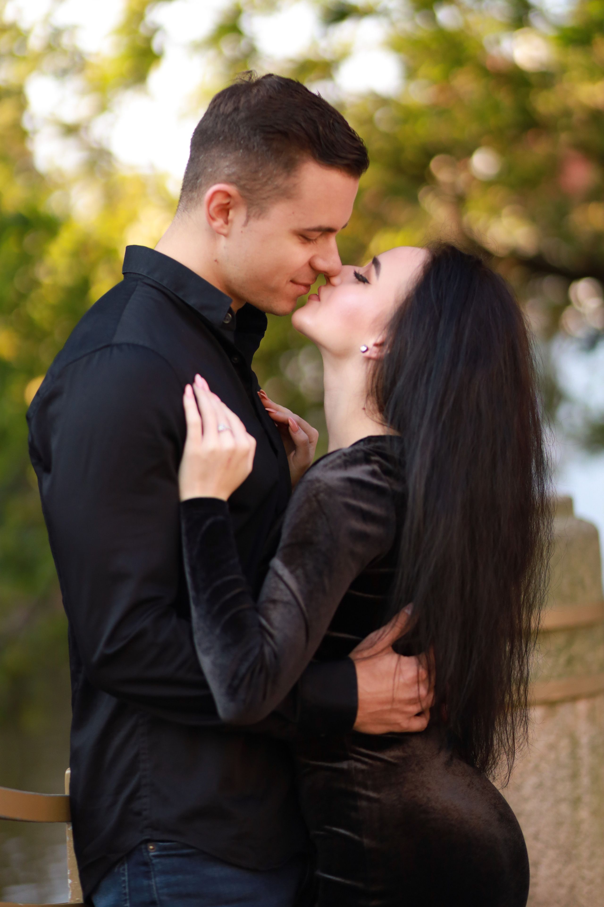 Фотосессия влюбленной пары на Карловом мосту. Fotograf Praha a Plzeň. Lovestory, svatba, portrét, rodinné focení