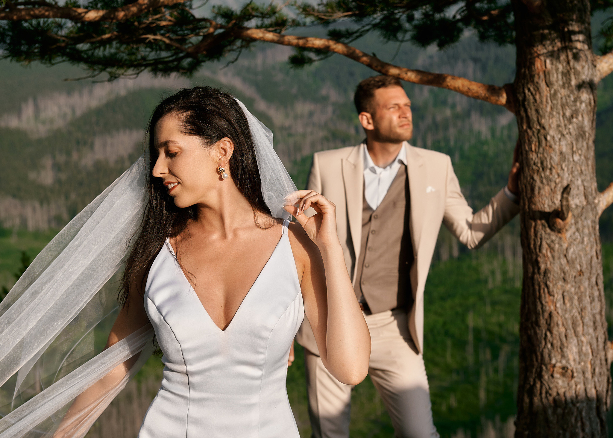 Wedding in mountains. Calgary wedding photographer. Andrii Bielikov