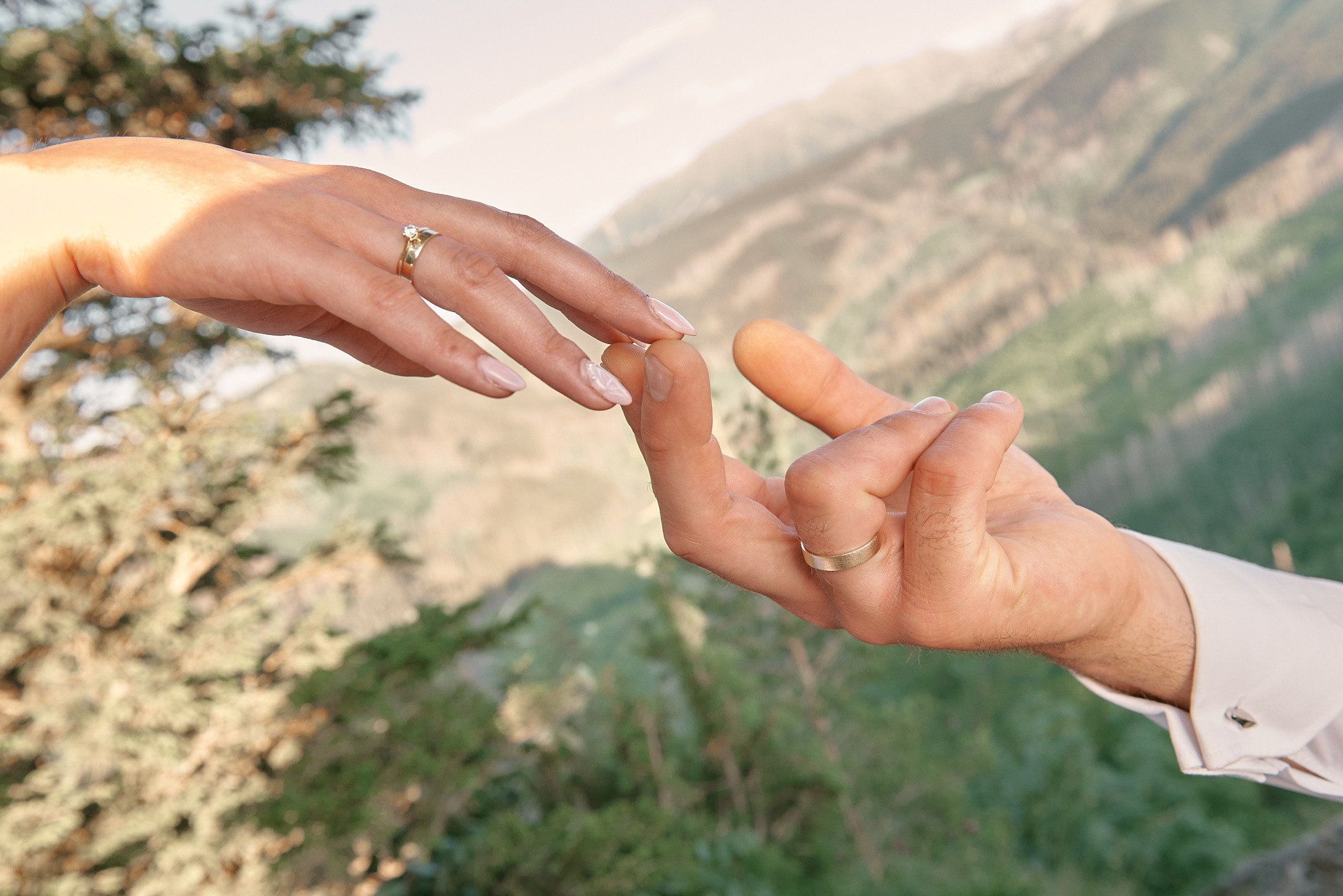 Wedding in mountains. Calgary wedding photographer. Andrii Bielikov