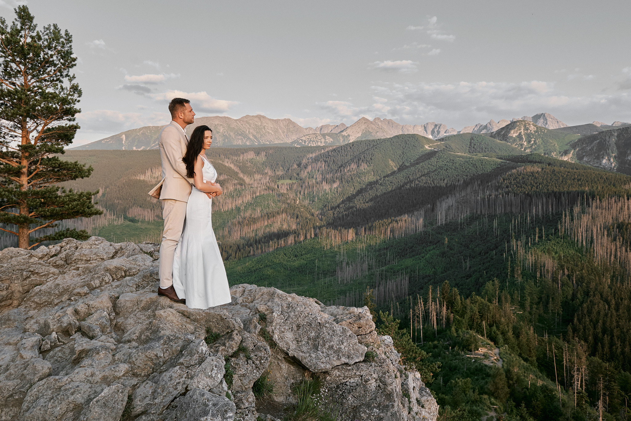 Wedding in mountains. Calgary wedding photographer. Andrii Bielikov