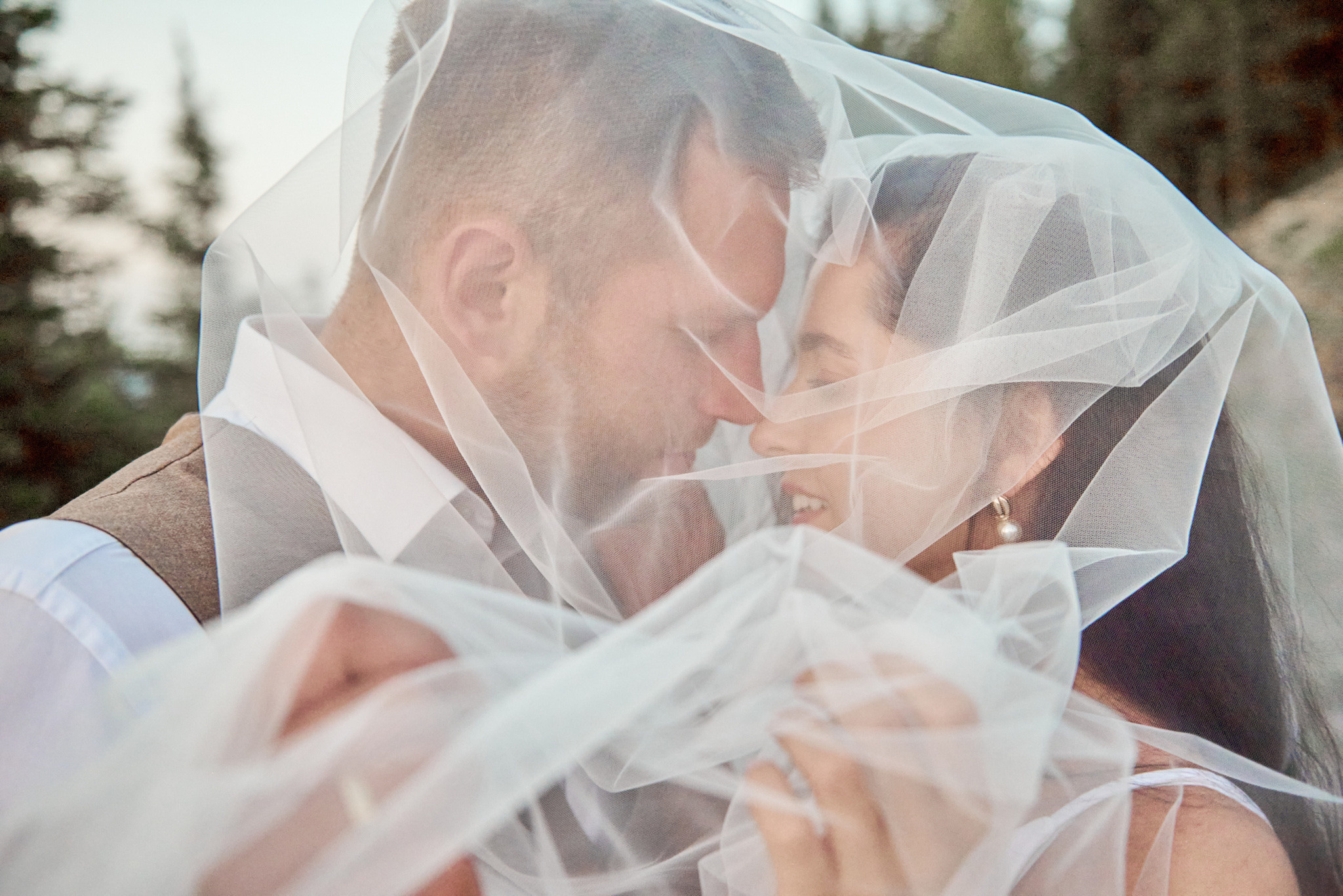 Wedding in mountains. Calgary wedding photographer. Andrii Bielikov