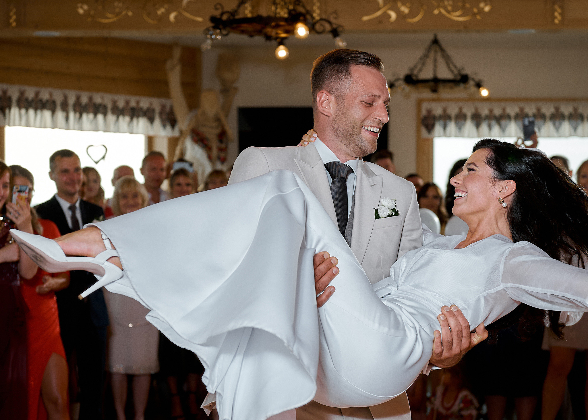 Wedding in mountains. Calgary wedding photographer. Andrii Bielikov