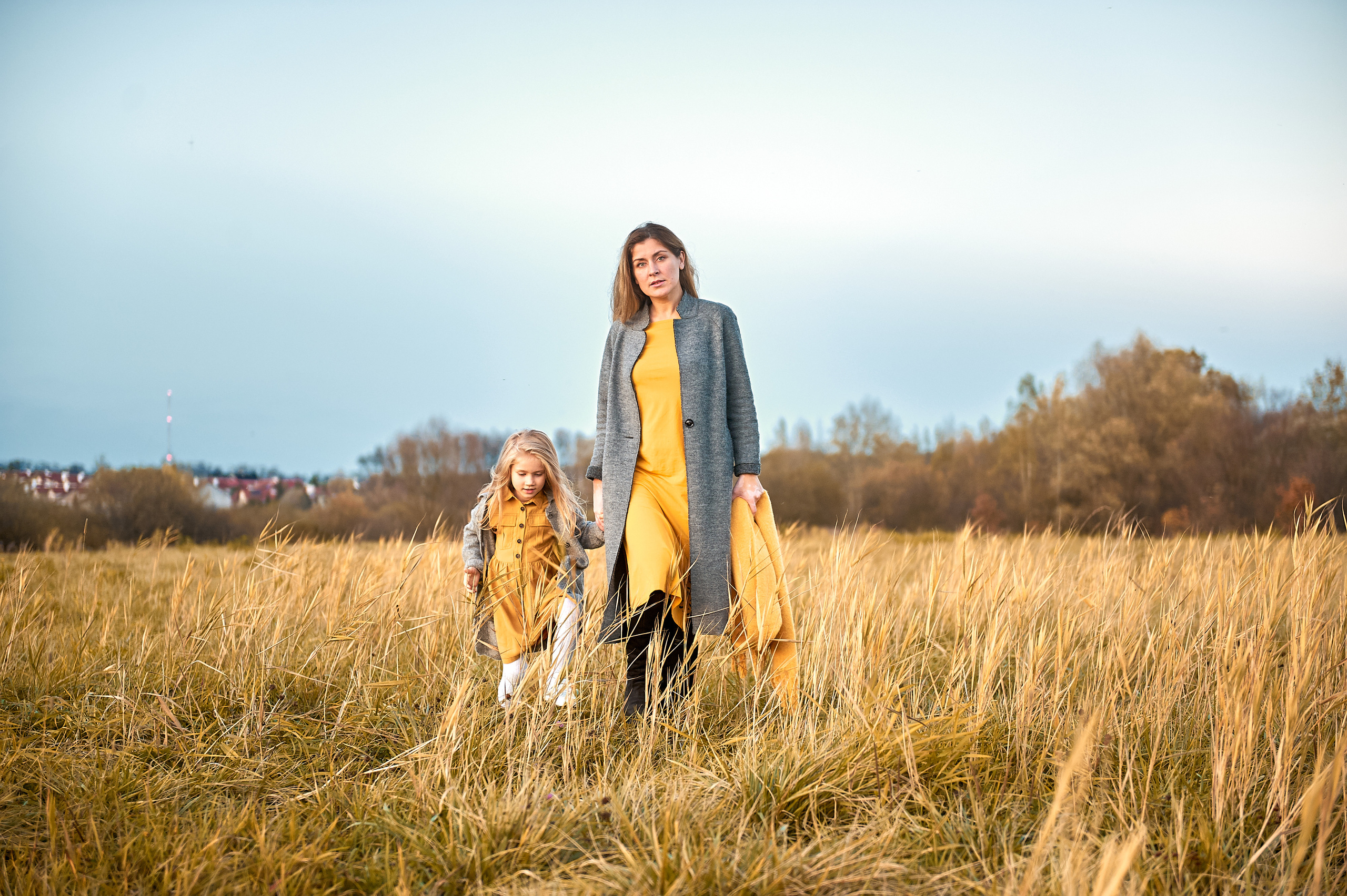 Family photo shoot. Calgary wedding photographer. Andrii Bielikov