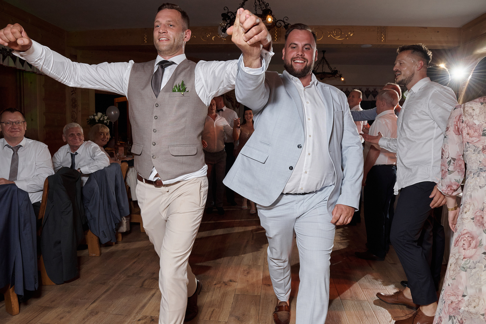 Wedding in mountains. Calgary wedding photographer. Andrii Bielikov