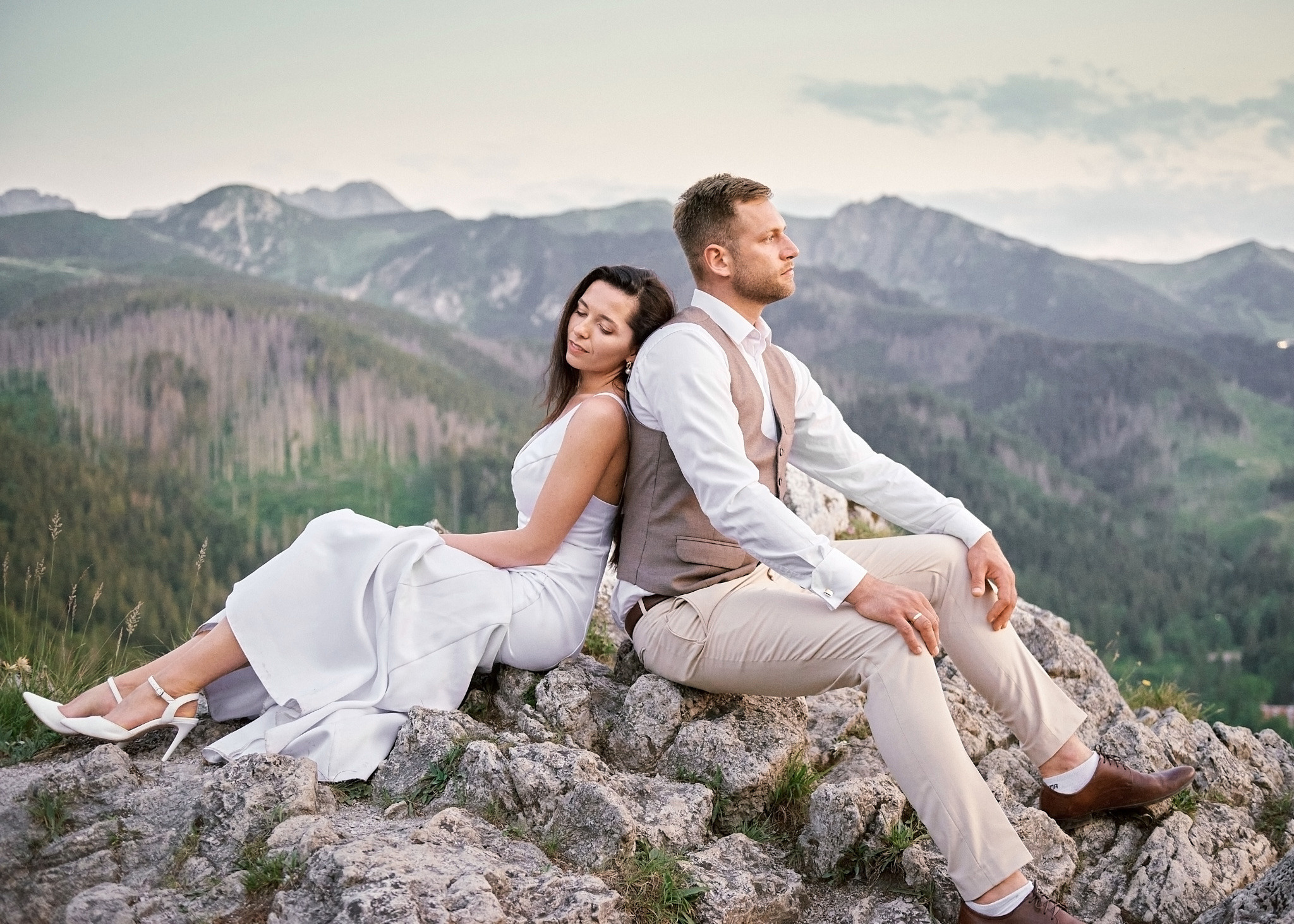 Wedding in mountains. Calgary wedding photographer. Andrii Bielikov